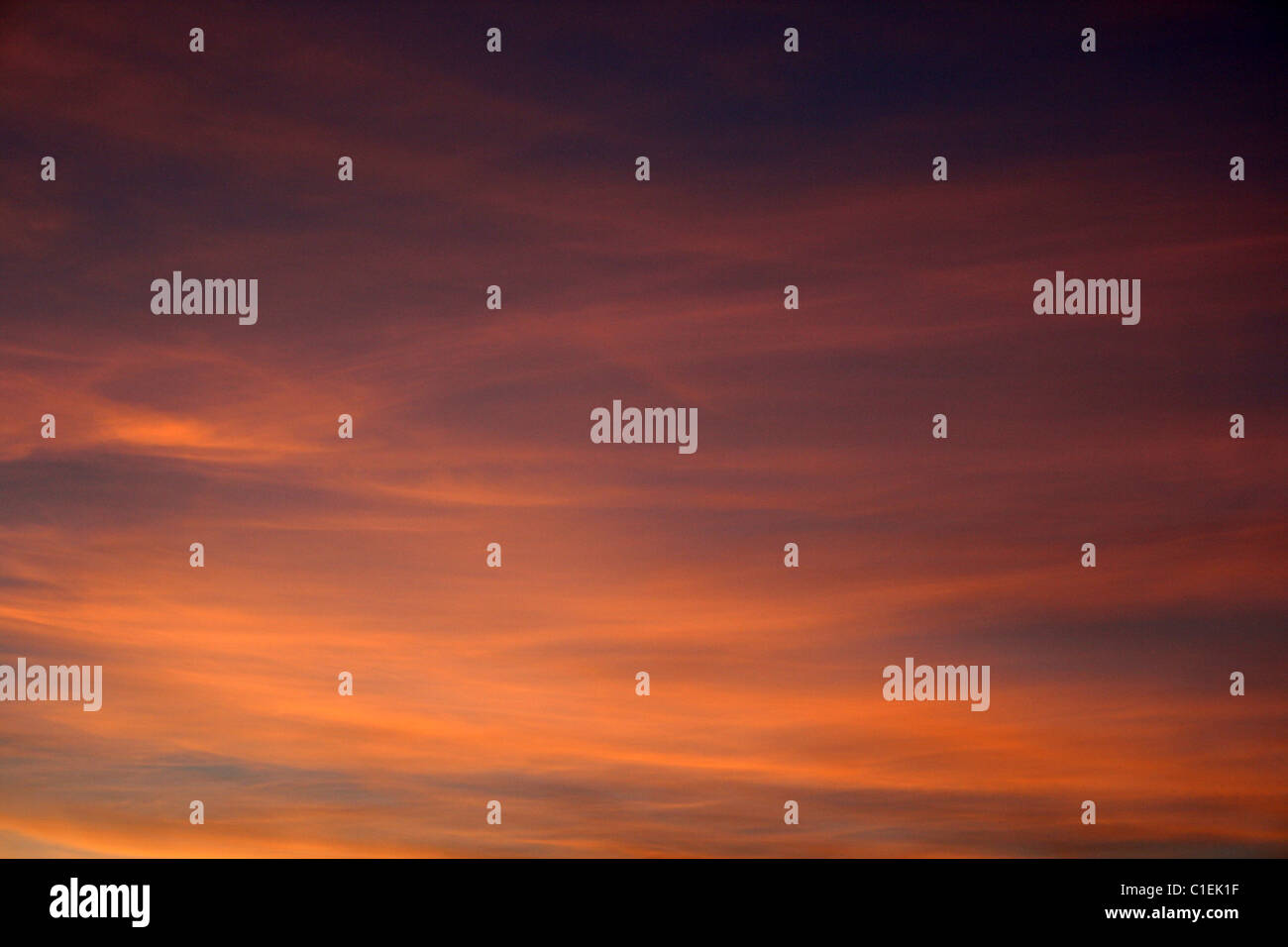 Farbenfrohen Sonnenuntergang Himmel über Liverpool, UK Stockfoto