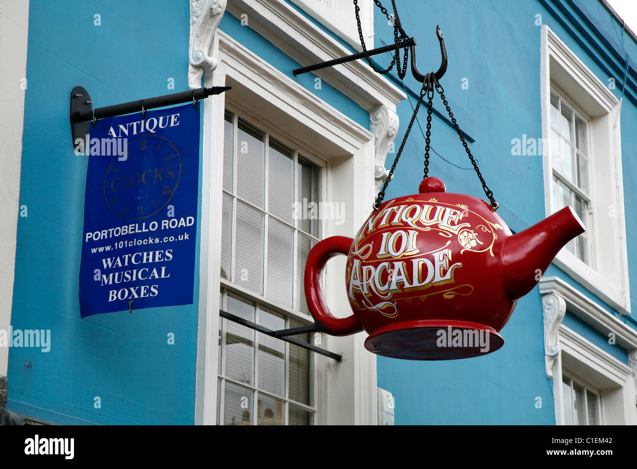 Teekanne Zeichen für antike 101 Arcade auf Portobello Road, Notting Hill, London, UK Stockfoto