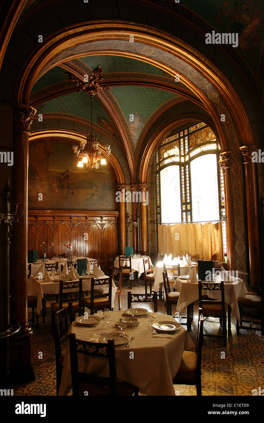 Rumanien Bukarest Carul Cu Bere Restaurant Stockfotografie Alamy