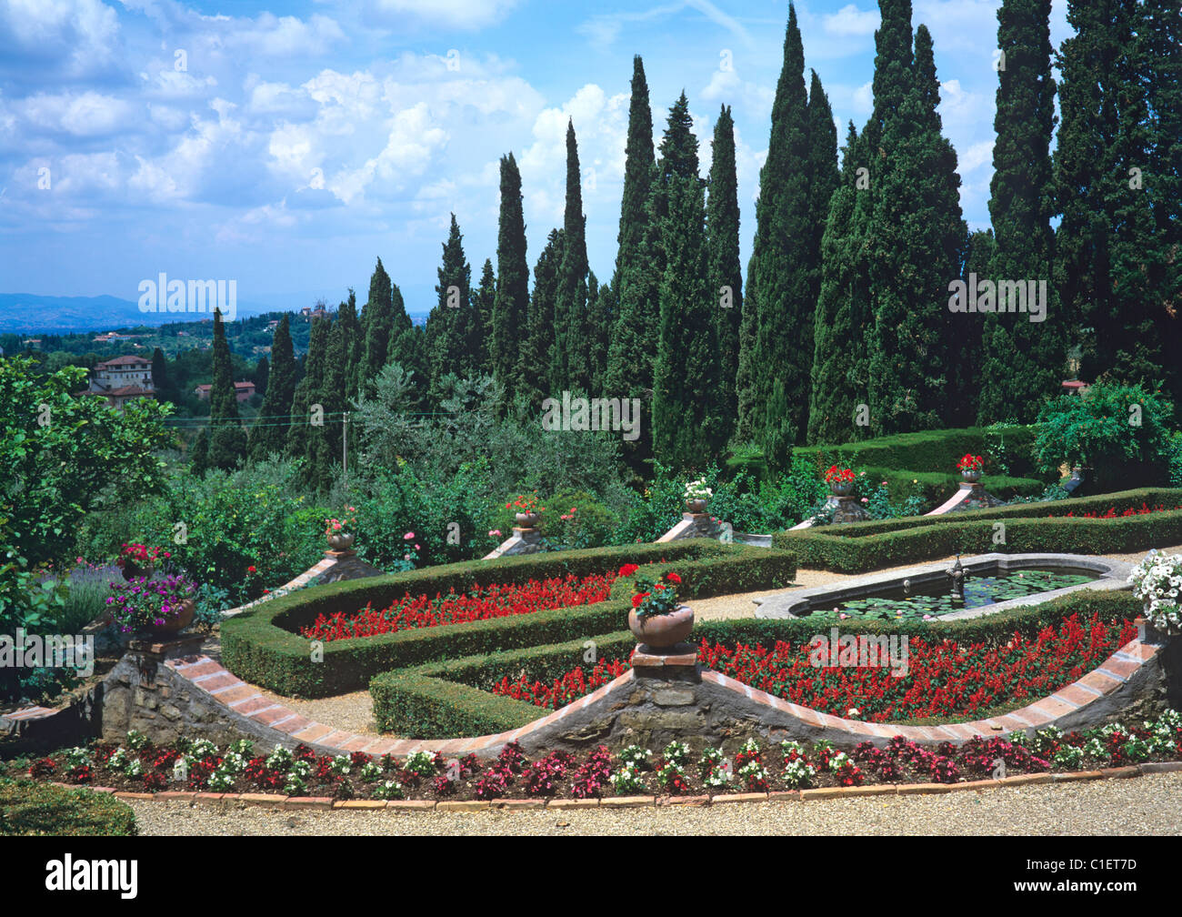 Die Villa Arrighetti ein moderner Garten im toskanischen Stil Stockfoto