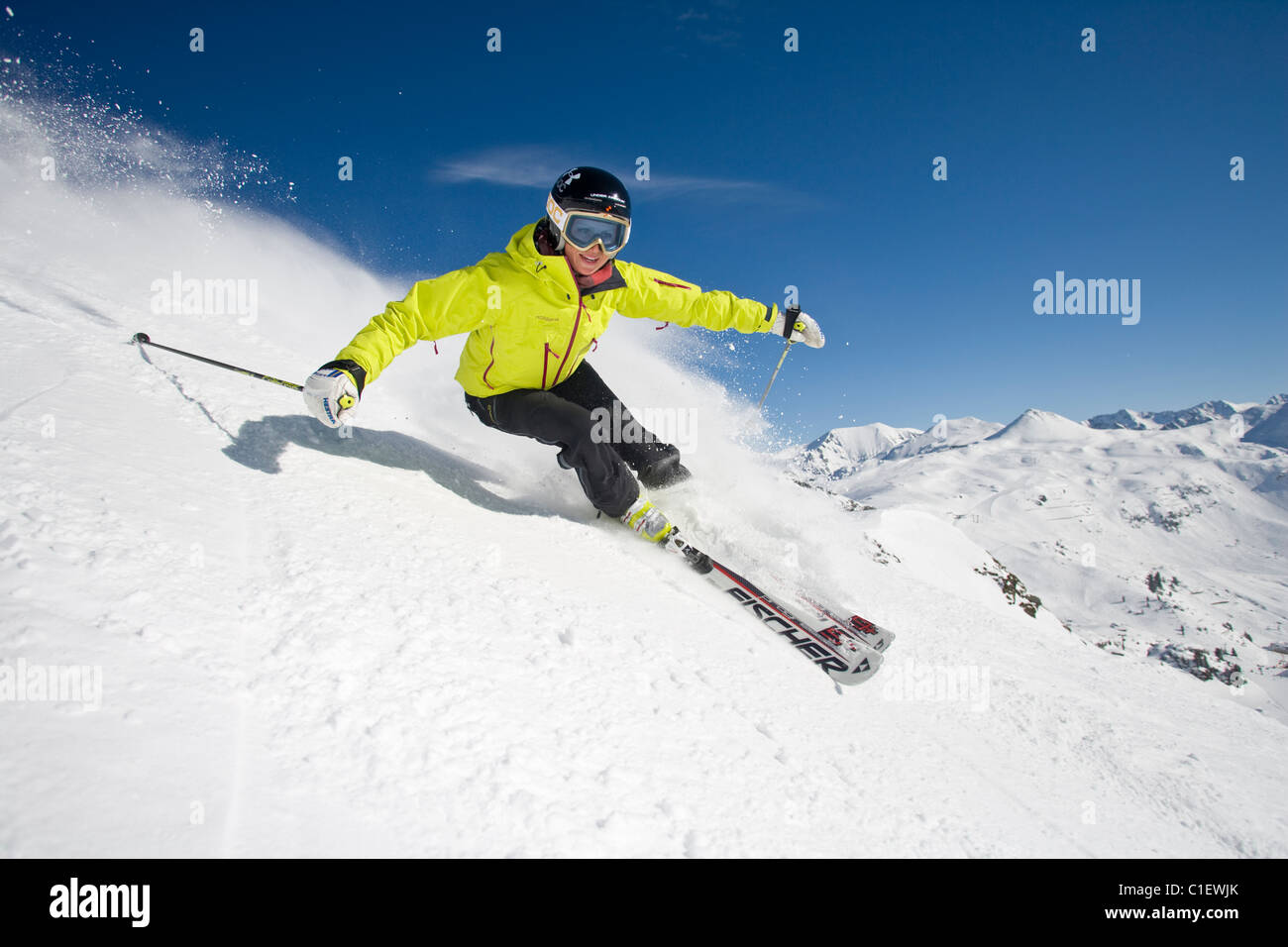 Frau, Skifahren Stockfoto