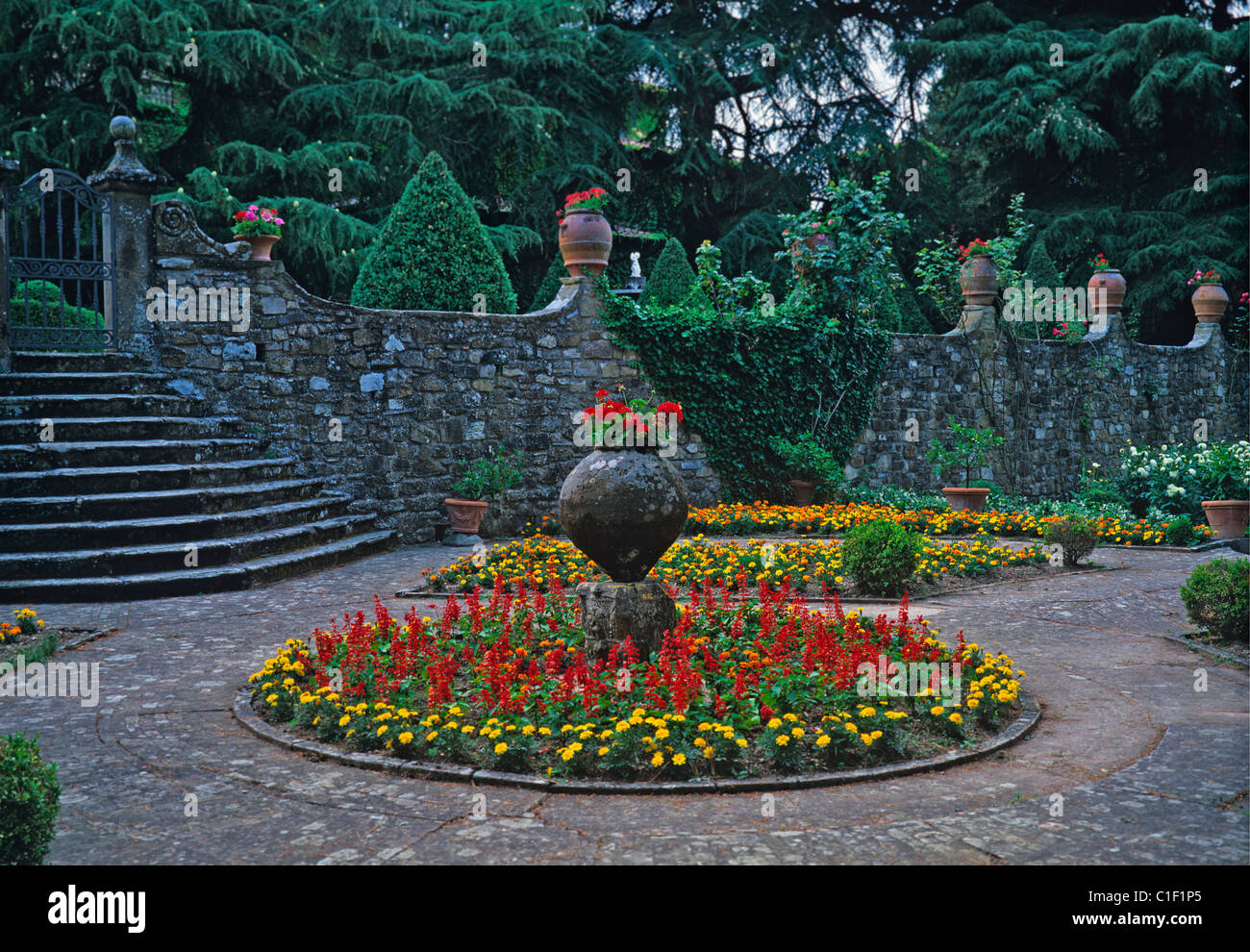 Die klassischen italienischen Garten des Castello Di Uzzano n der Chianti-Region von Italien Stockfoto