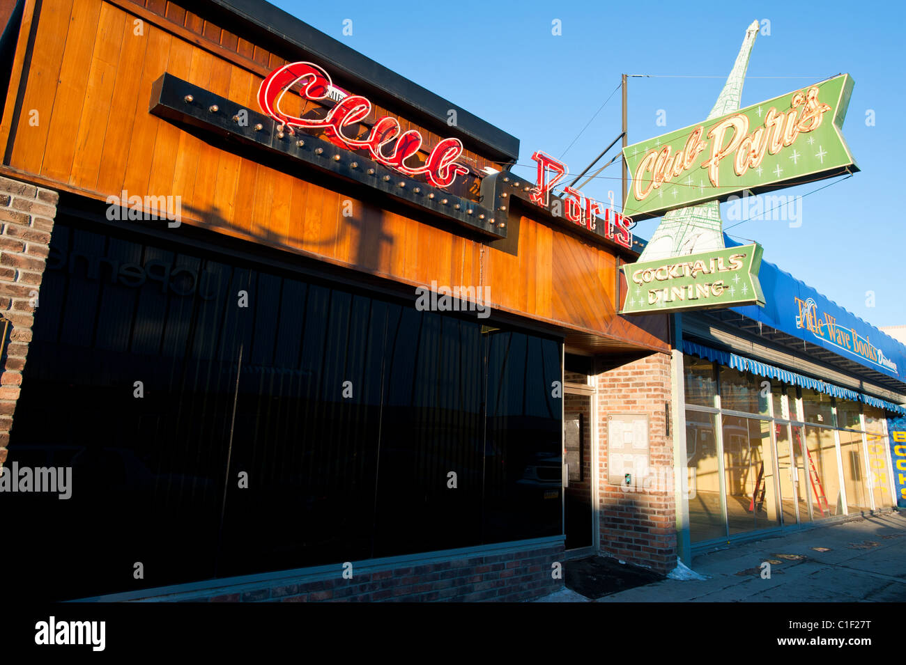 CLUB PARIS, EIN RESTAURANT UND EINE BAR IN DOWNTOWN ANCHORAGE Stockfoto