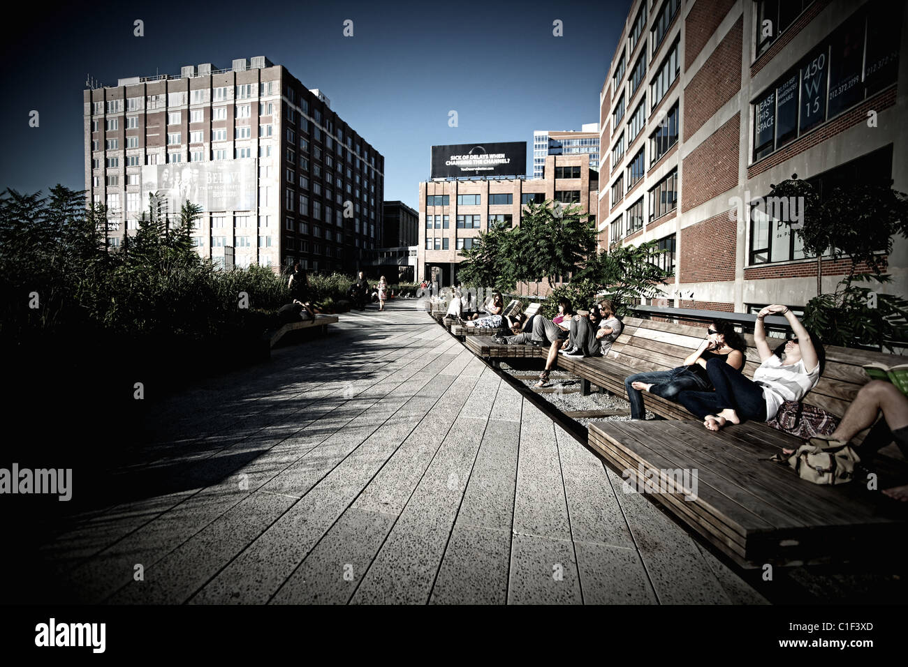 Menschen entspannen bei High Line Park in New York City Stockfoto