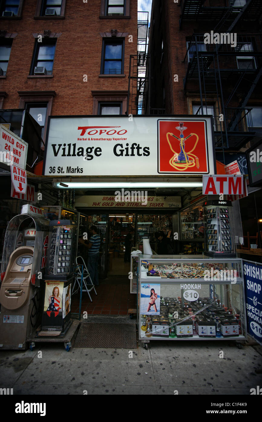 Kleines Geschäft in der Nähe von Saint Mark's Place, East Village, Manhattan, New York City Stockfoto