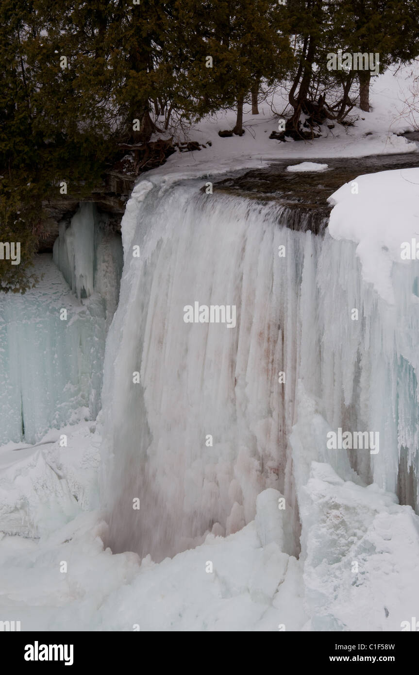 Bridal Veil Falls im Winter, Manitoulin Island, Ontario, Kanada. Stockfoto