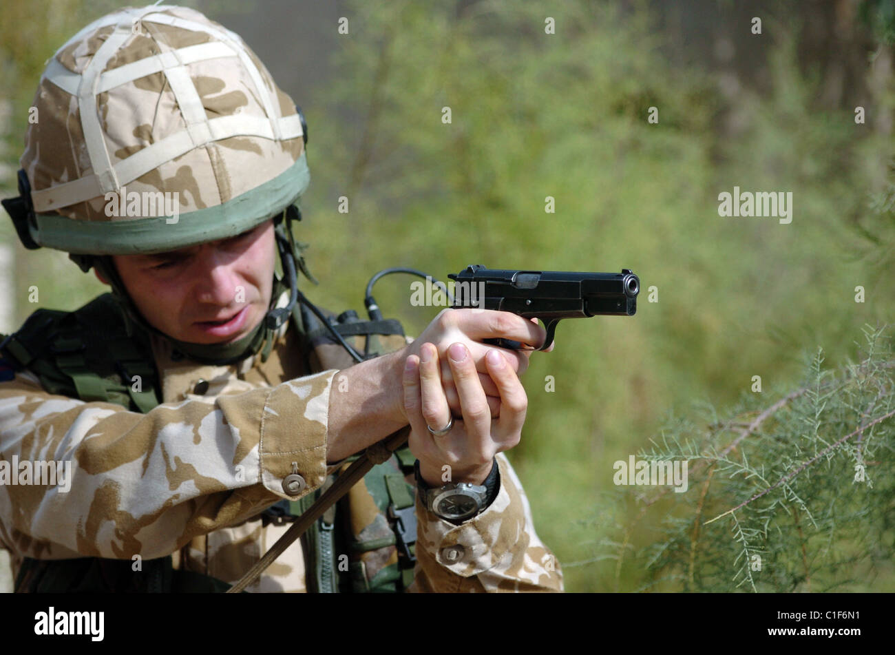 Browning Hi-Power Pistolen wurden während des zweiten Weltkrieges durch die Alliierten und die Streitkräfte der Achse verwendet. Nach der Besetzung von Belgien 1 Stockfoto