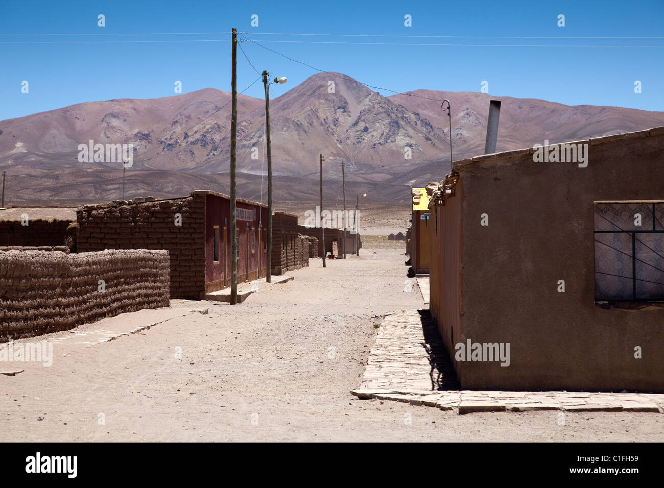 Dorfstraße in Chiquana, Süd-West-Bolivien, Südamerika. Stockfoto
