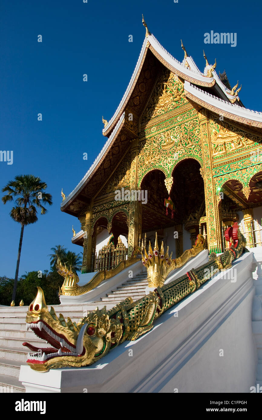 Drachen im Tempel Wat Ho Pha Bang in Luang Prabang Stockfoto