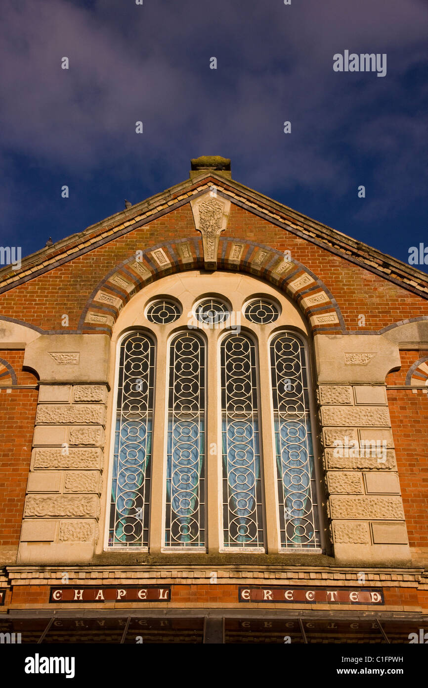 Reich verzierte Fenster und Mauerwerk der Täufer Kapelle, Nottingham Straße, Melton Mowbray, Leicestershire, UK Stockfoto