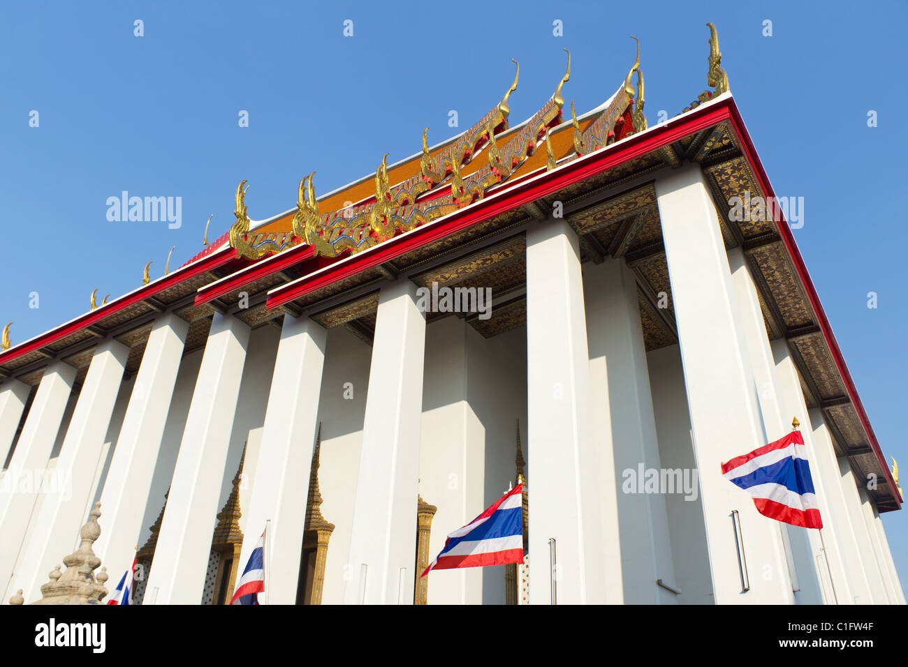 Große weiße Ordinationshalle an den buddhistischen Tempel Wat Pho in Bangkok, Thailand Stockfoto