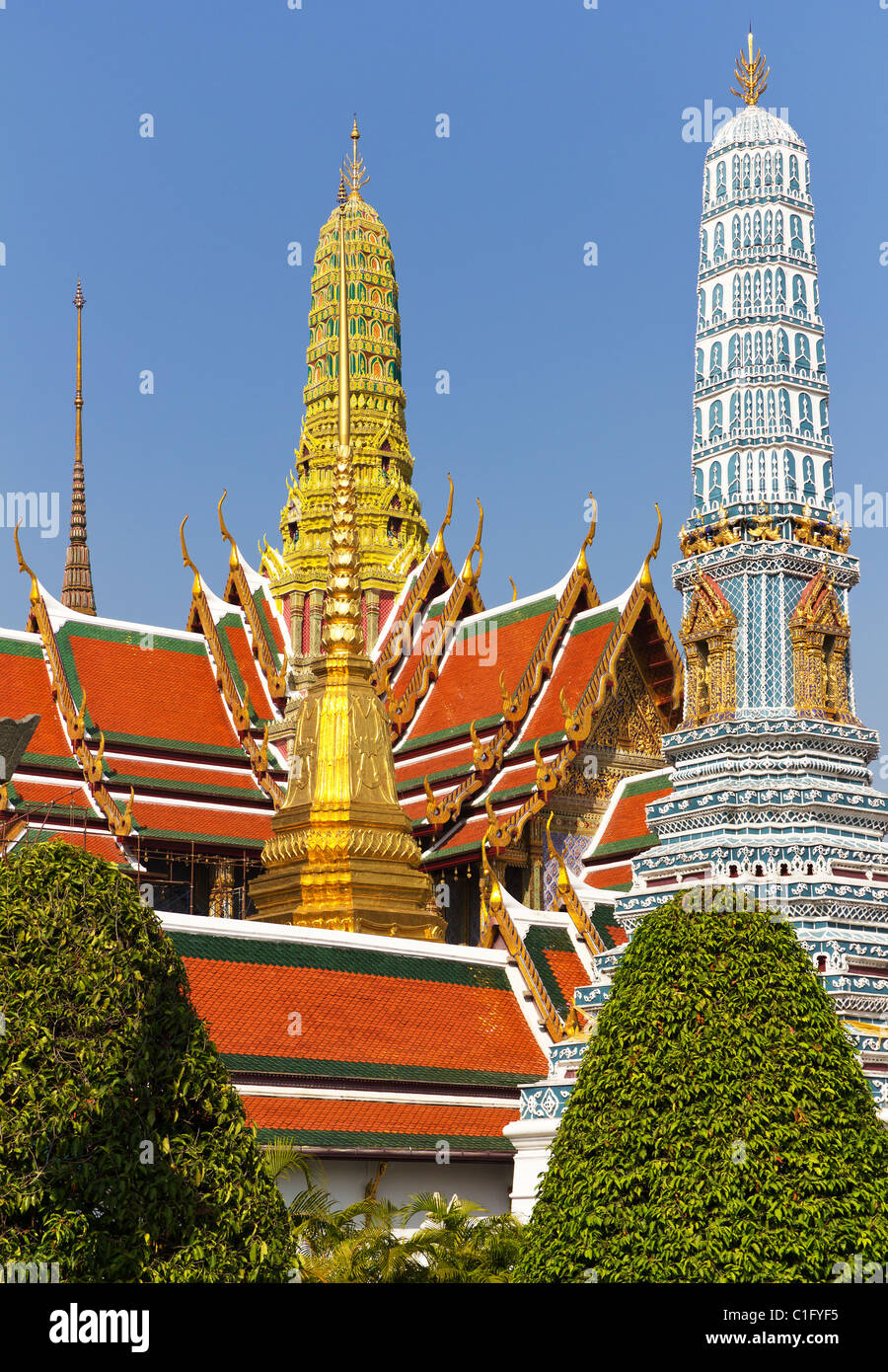 Wat Phra Kaew durch das Grand Palace in Bangkok, Thailand Stockfoto