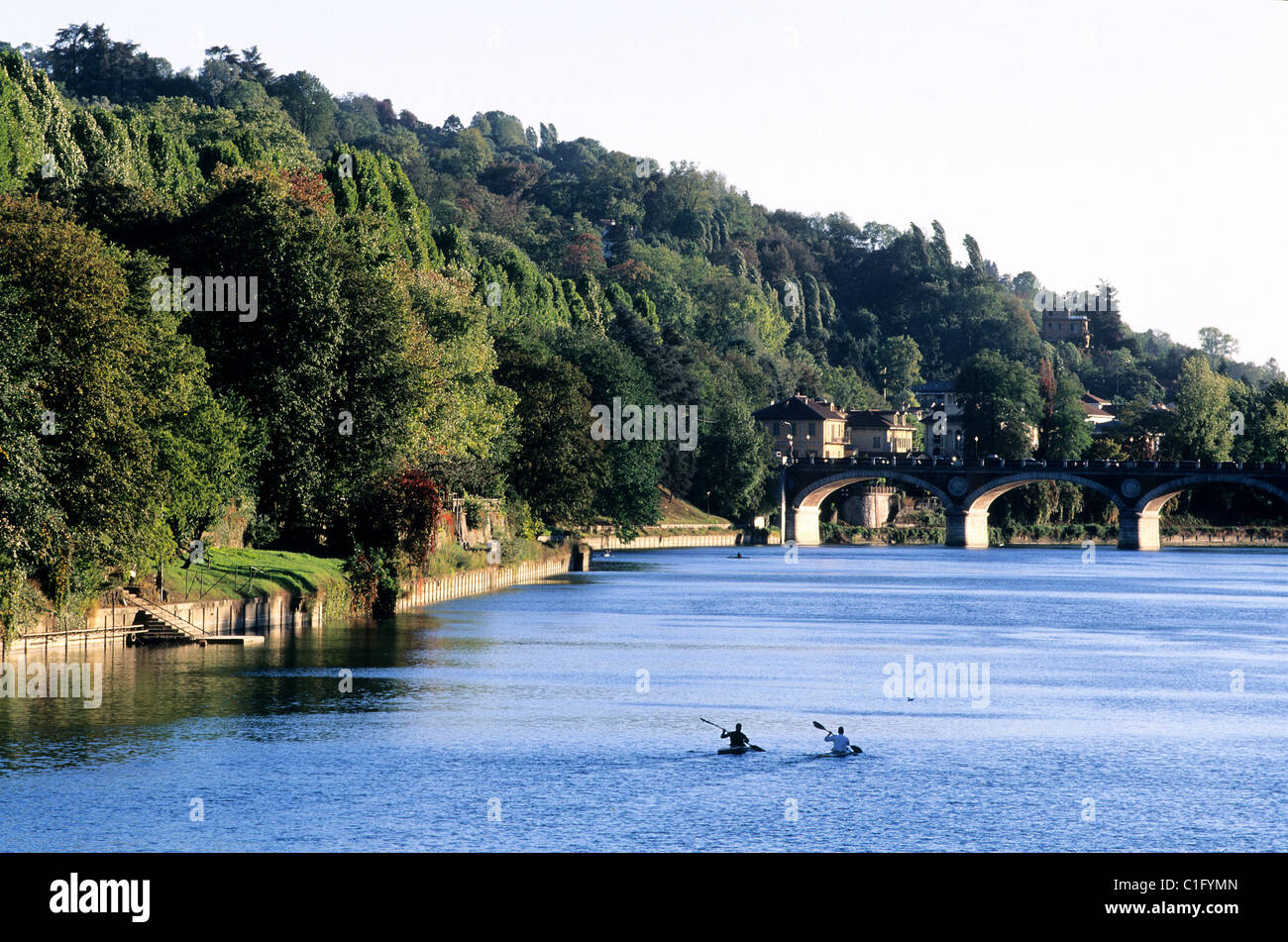 Italien, Turin, Kanus auf dem Fluss Po Stockfoto