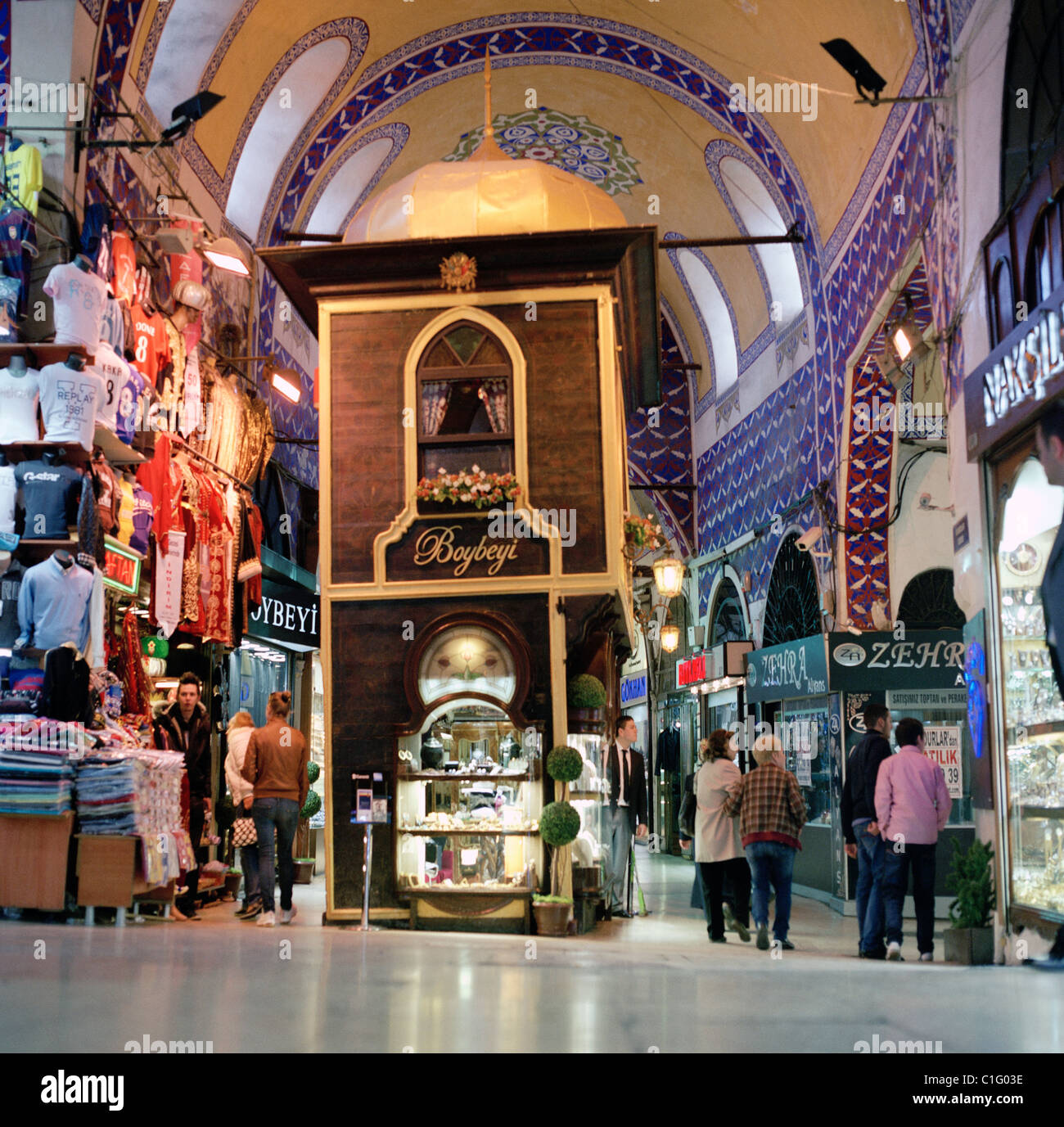 Orientalischer Kiosk im Großen Basar in Istanbul in der Türkei im Nahen Osten Asien. Die osmanische Geschichte Shop Markt Tourismus Handel Empire Retail Travel Stockfoto