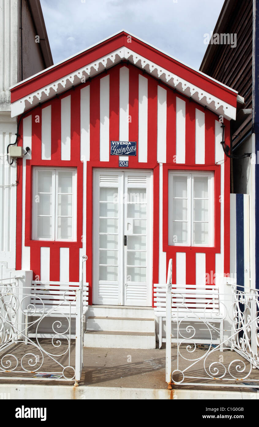 Traditionelle gestreift Fischerhaus Costa Nova, Portugal Stockfoto