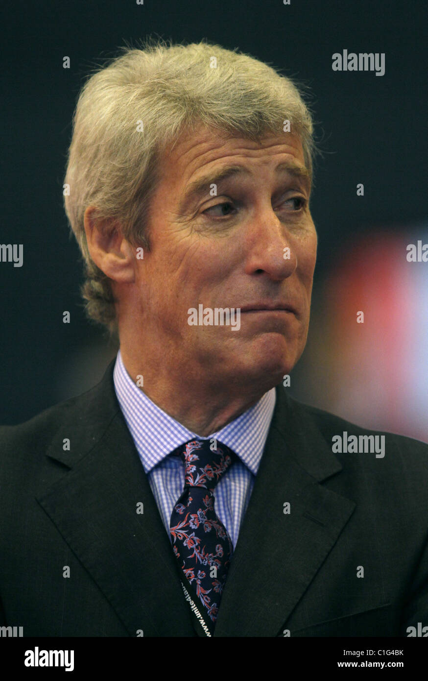 JEREMY PAXMAN BBC NEWS REPORTER 4. Oktober 2010 der ICC BIRMINGHAM ENGLAND Stockfoto