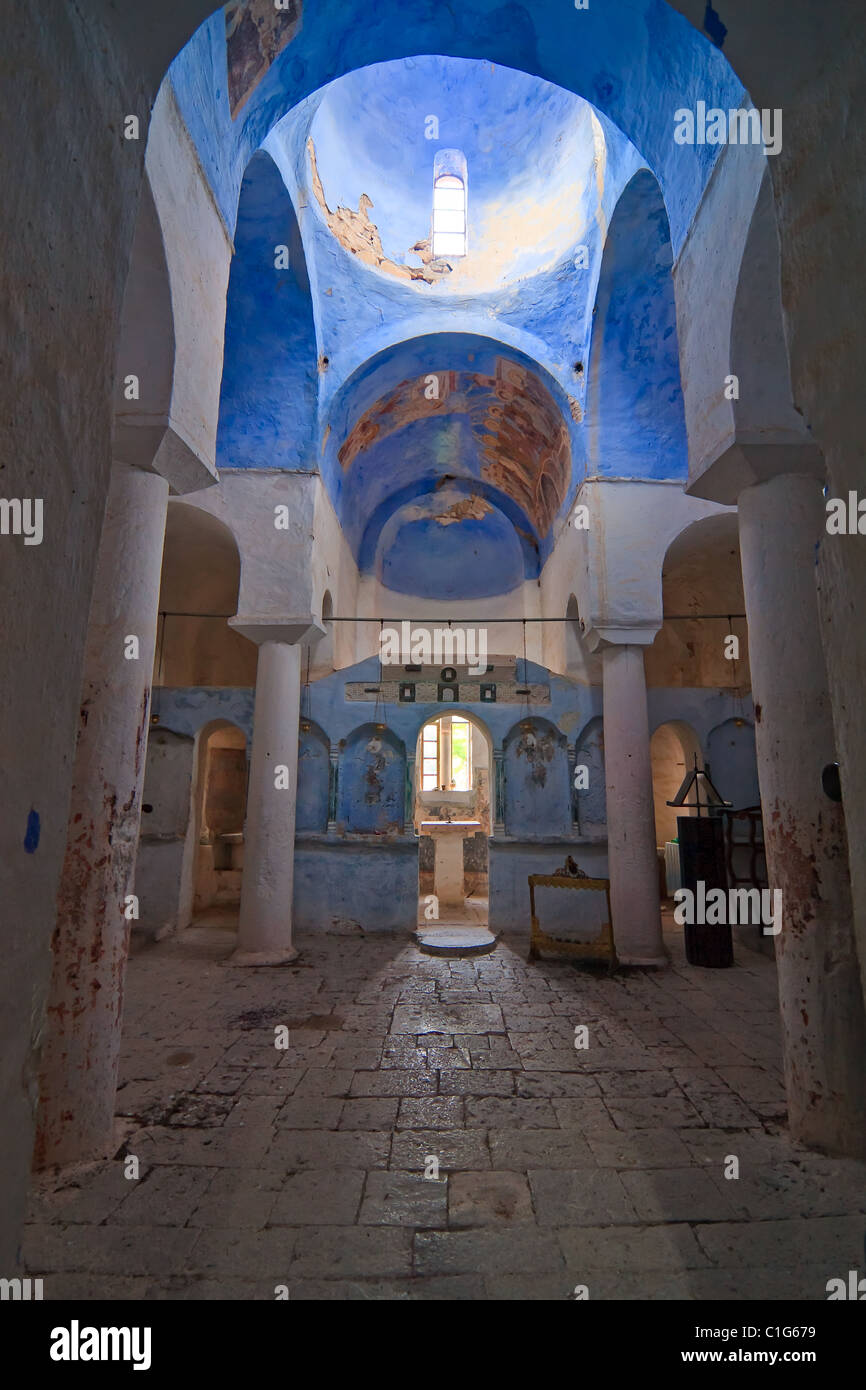 Alte verlassene Kirchenraum im Kloster in Griechenland Stockfoto