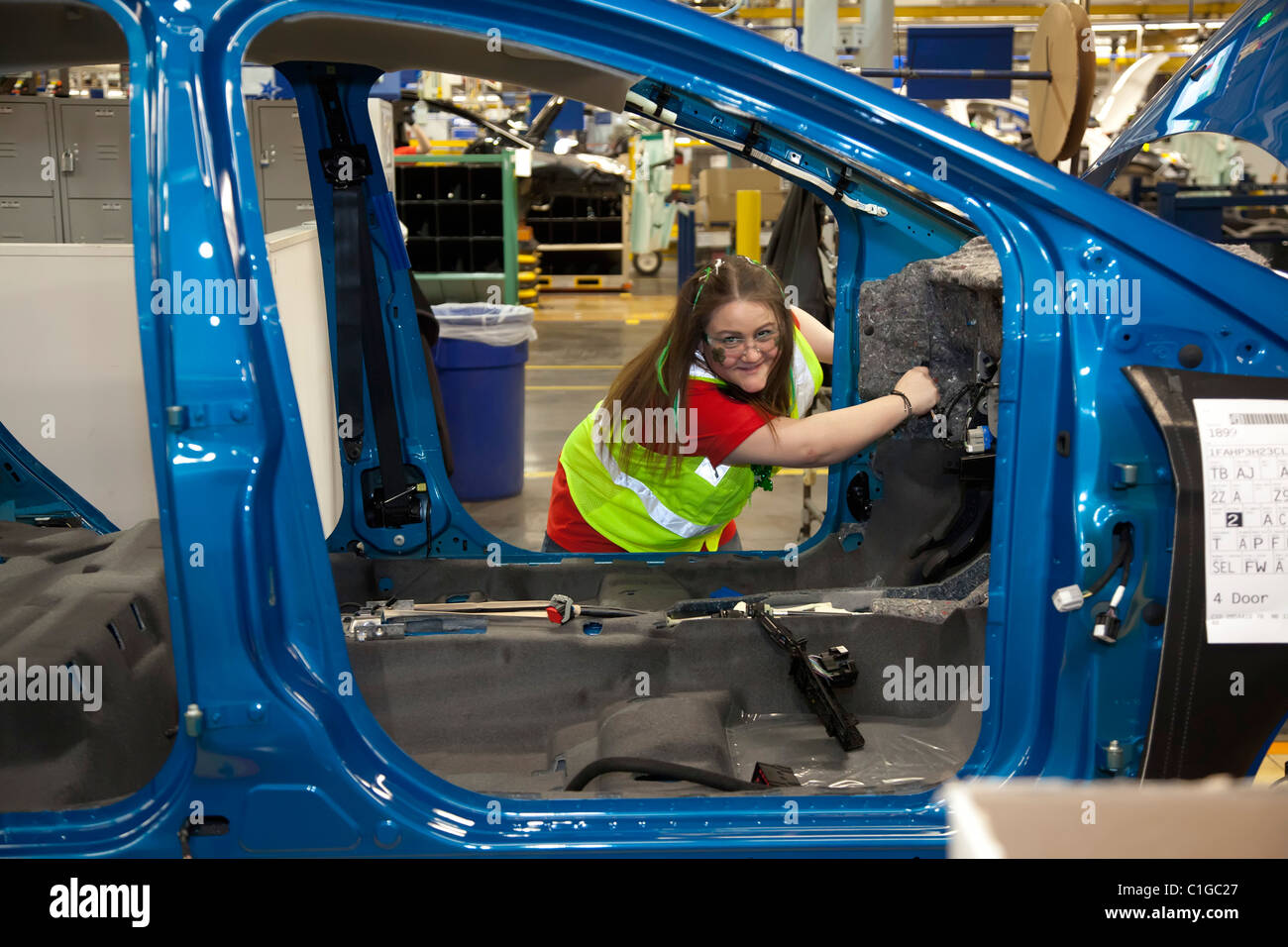 Arbeiter montieren 2012 Ford Focus im Ford Motor Co. Michigan Montagewerk. Stockfoto