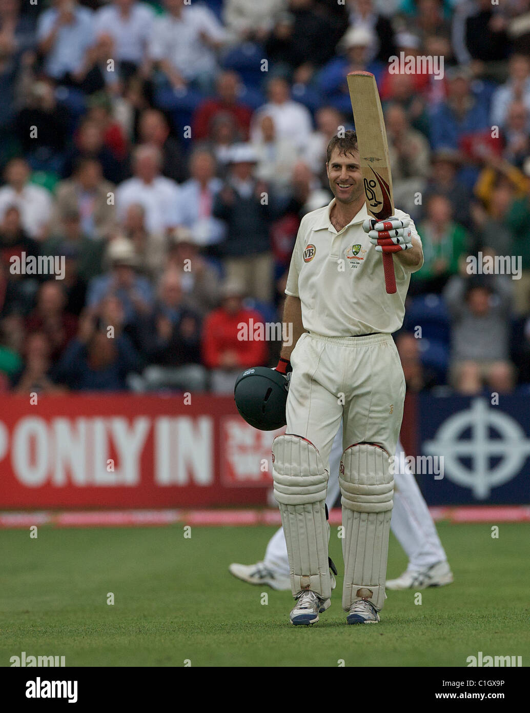 Simon Katich feiert seinen Jahrhundert während der England V Australien Asche Test-Serie in Cardiff, Wales. Stockfoto