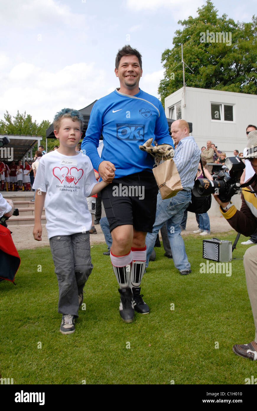 Tim Mälzer Charity-Fußballspiel zwischen FC St. Pauli Allstars vs. Placebo Kickers soll der Stadium SC Victoria Hamburg Stockfoto