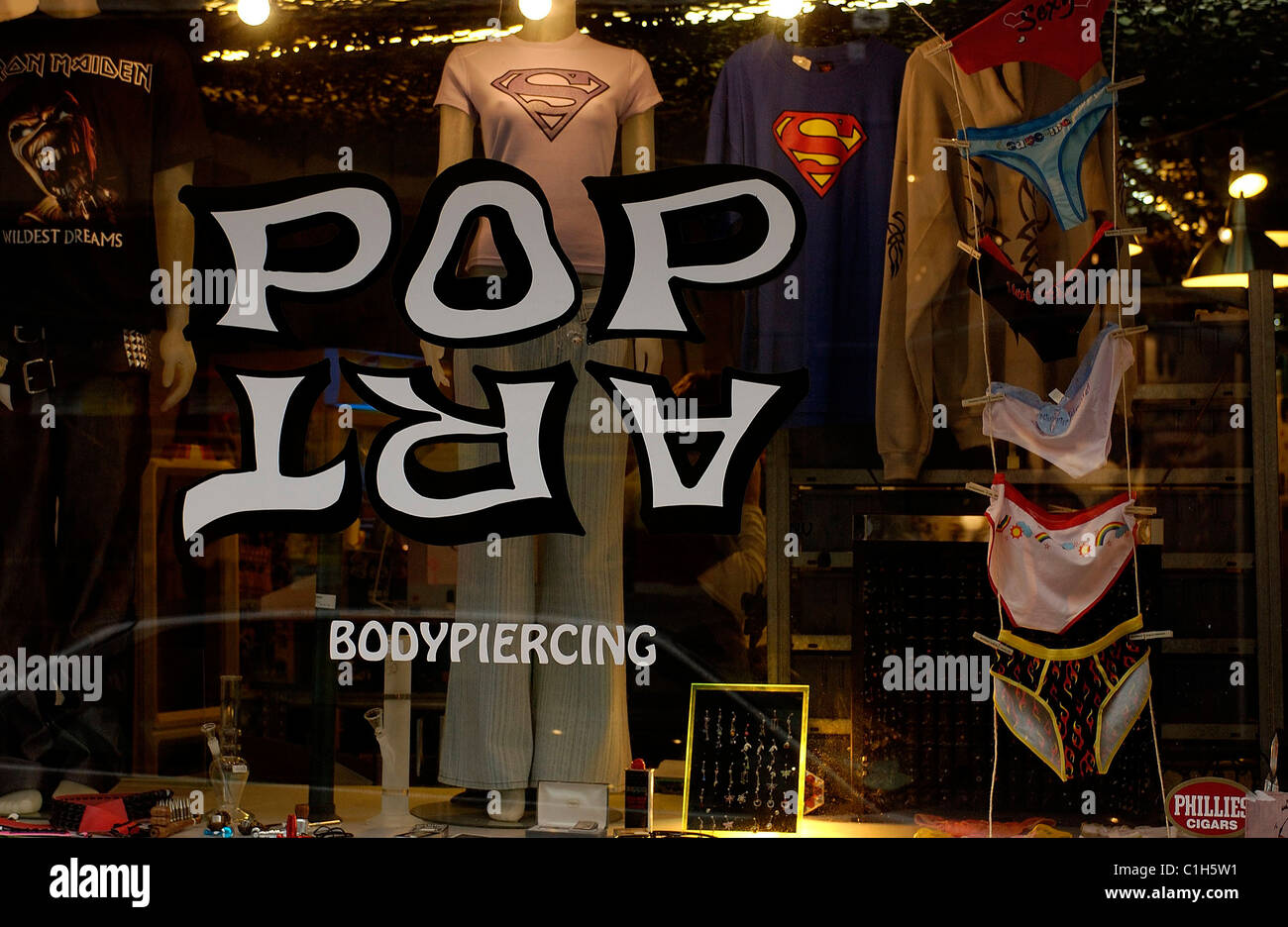 Belgien, Flandern, Antwerpen (Antwerpen), trendige Kleidung shop  Stockfotografie - Alamy