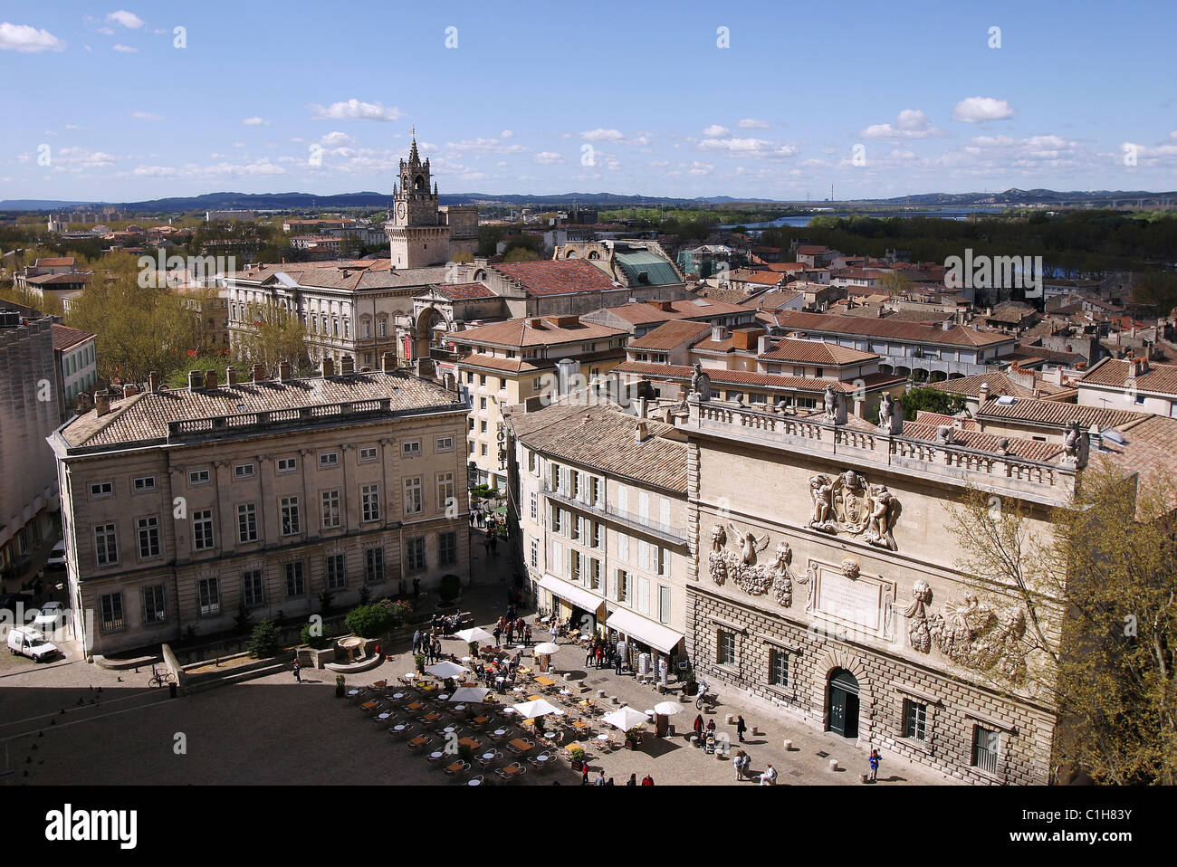 Frankreich, Vaucluse, Avignon, Olivier Messiaen Akademie und der Glockenturm Turm Saint neben Kirche Stockfoto