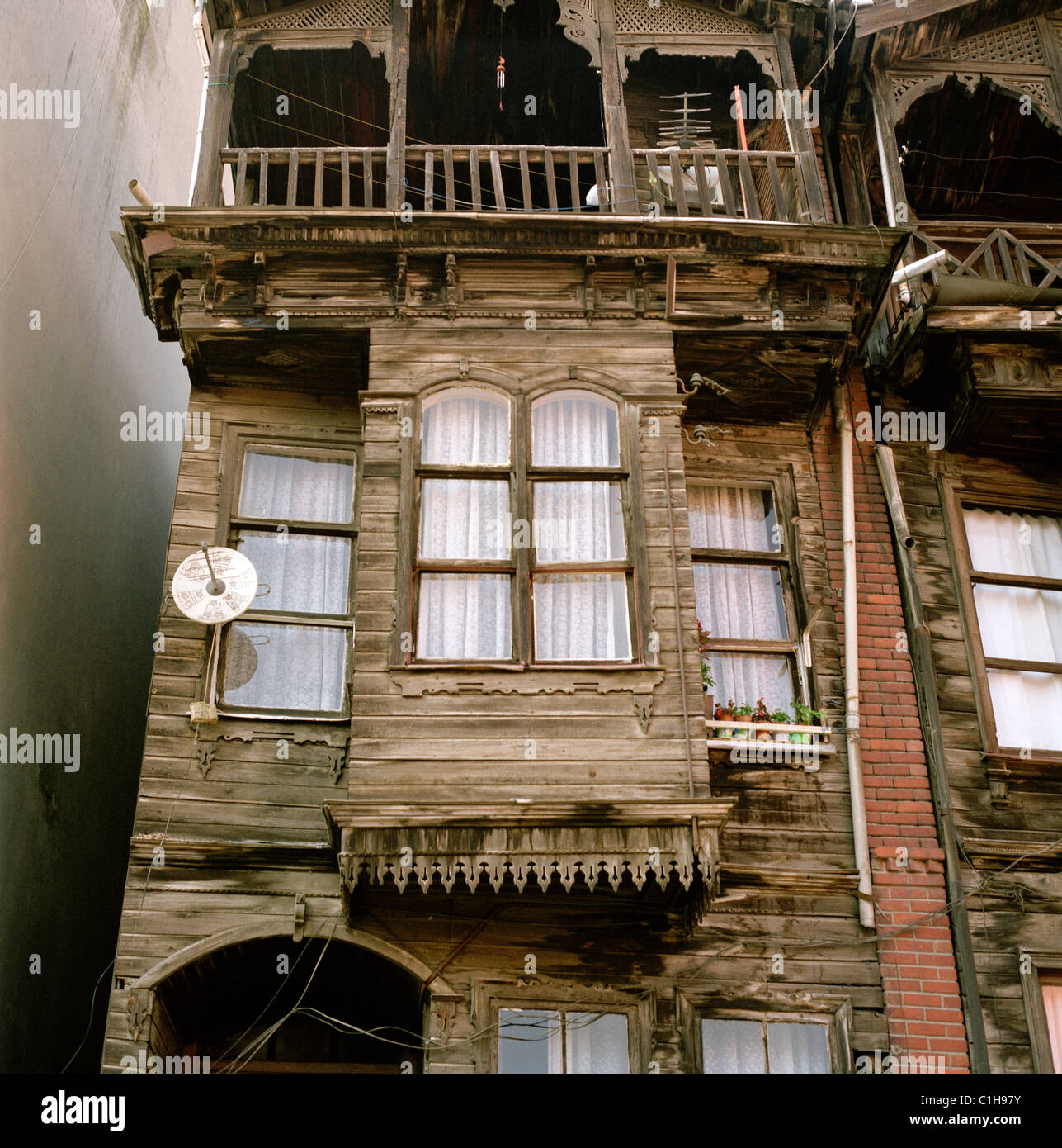 Alten osmanischen Haus in Istanbul in der Türkei im Nahen Osten Asien.  Wohnen Architektur bauen Häuser Geschichte historische Gebäude alte Reisen  Stockfotografie - Alamy