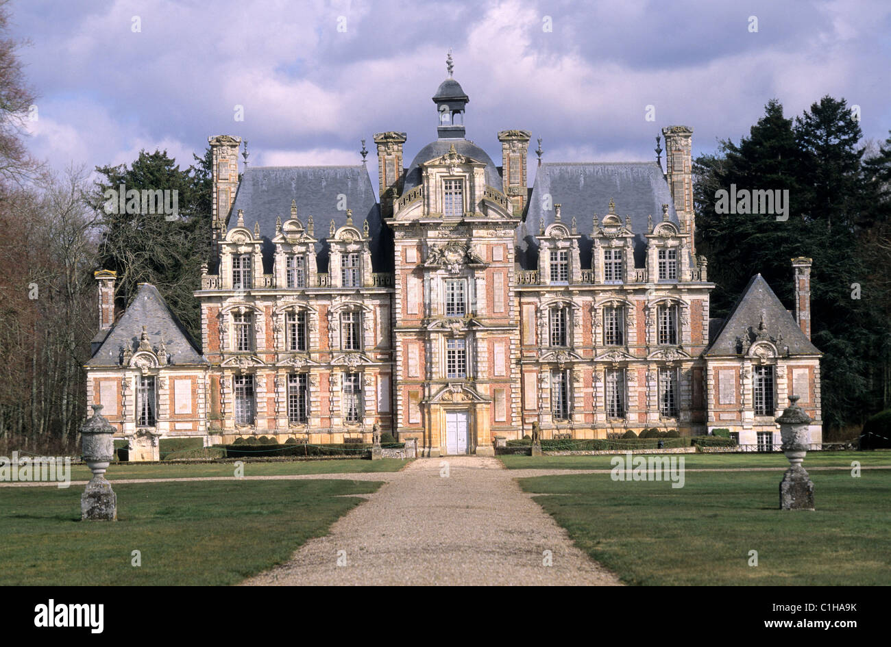 Frankreich Eure Chateau de Beaumesnil Schloss mit typischen Louis XIII-Architektur von Furstenberg Stiftung (Luftbild) verwaltet Stockfoto