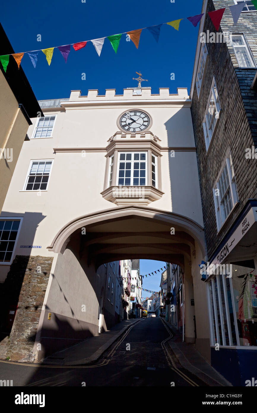 The East Gate on Fore Street, Totnes, South Hams, Devon, England, Vereinigtes Königreich Stockfoto