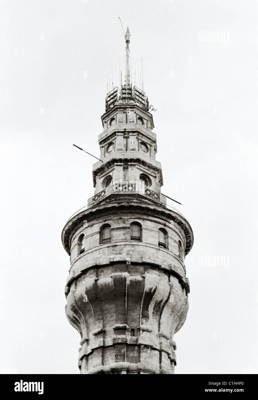 Beyazit Turm in Istanbul in der Türkei im Nahen Osten Asien. Geschichte Architektur Gebäude historische Antike Reisen Stockfoto