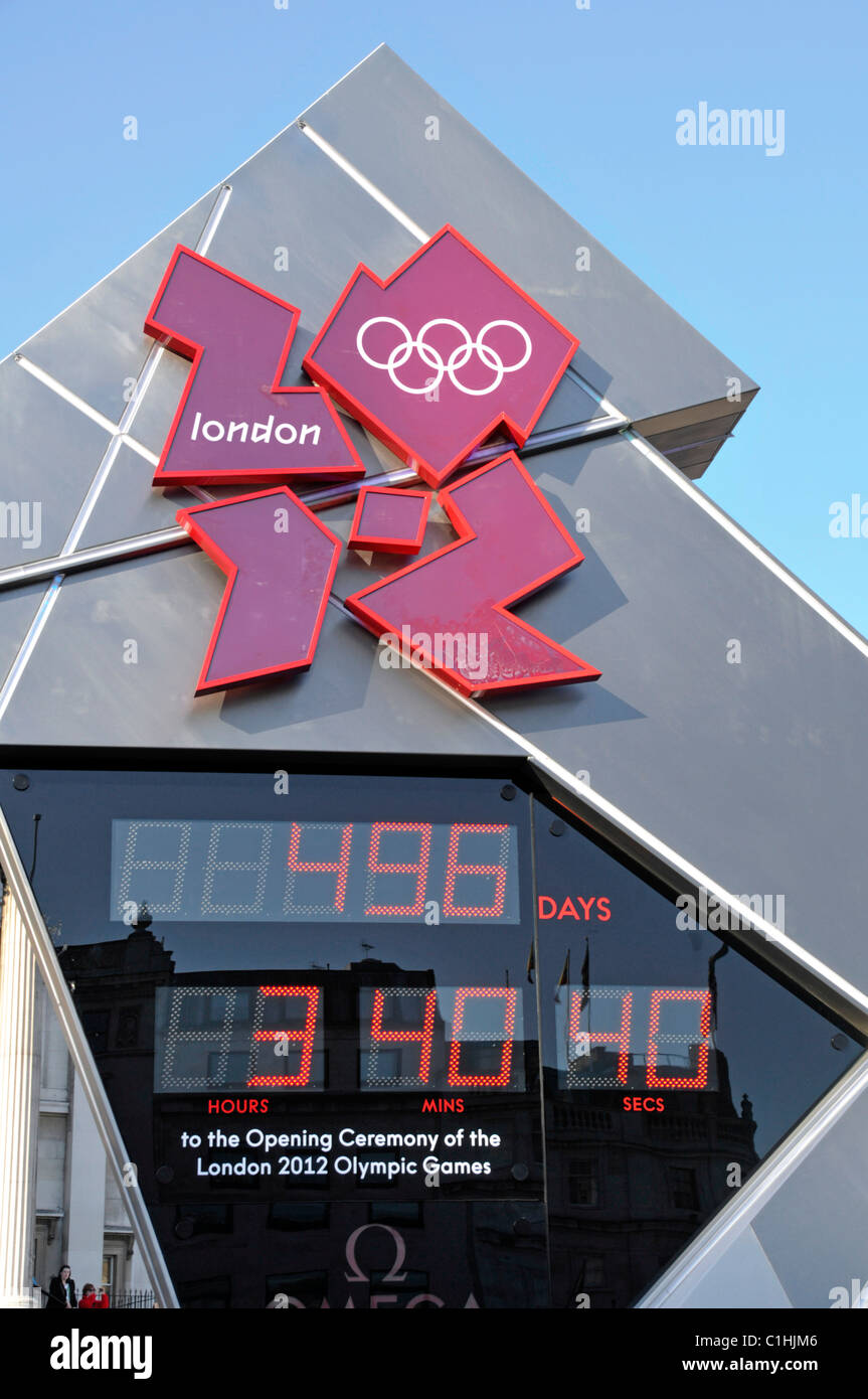 Nahaufnahme der Omega-Countdown-Uhr am Trafalgar Square Tagesstundenzeit Minuten & Sekunden für den Start der Olympischen Spiele 2012 in London England Stockfoto
