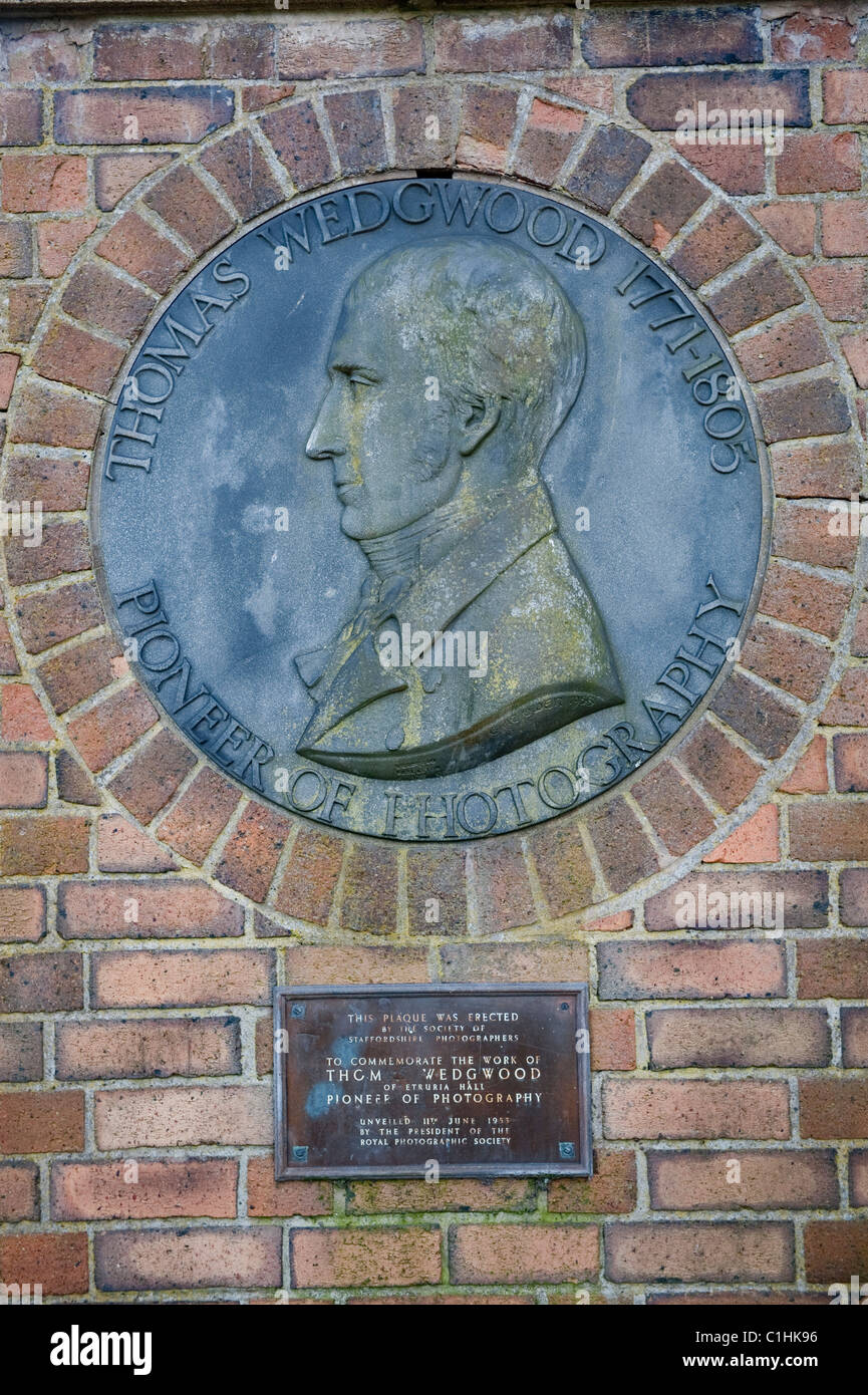 Gedenktafel in Etrurien Park, Stoke-on-Trent zum Gedenken an Thomas Wedgwood als Begründer der Fotografie Stockfoto