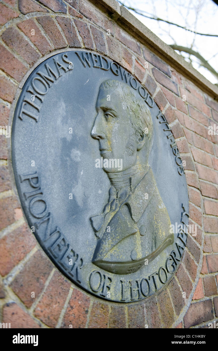 Gedenktafel in Etrurien Park, Stoke-on-Trent zum Gedenken an Thomas Wedgwood als Begründer der Fotografie Stockfoto