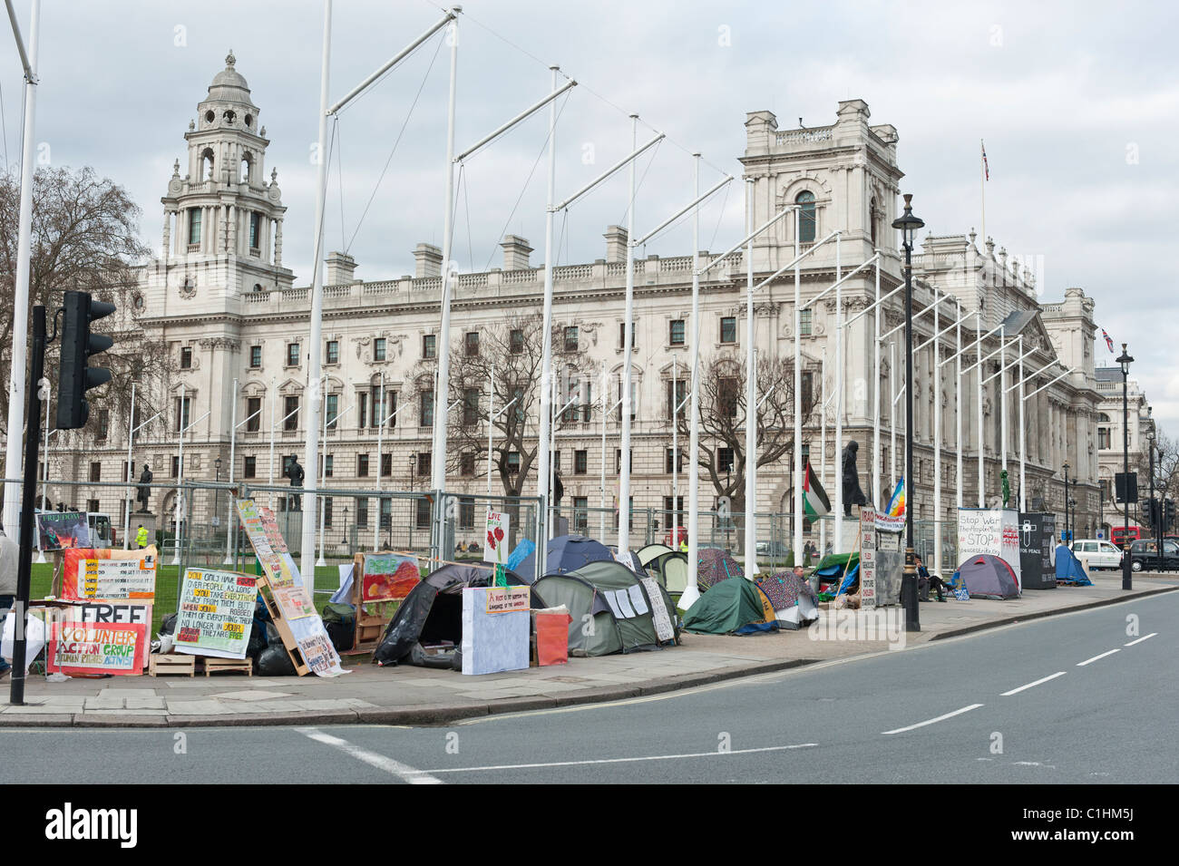 Friedenscamp auf dem Bürgersteig in Parliament Square, gegenüber der Houses of Parliament in London. Stockfoto