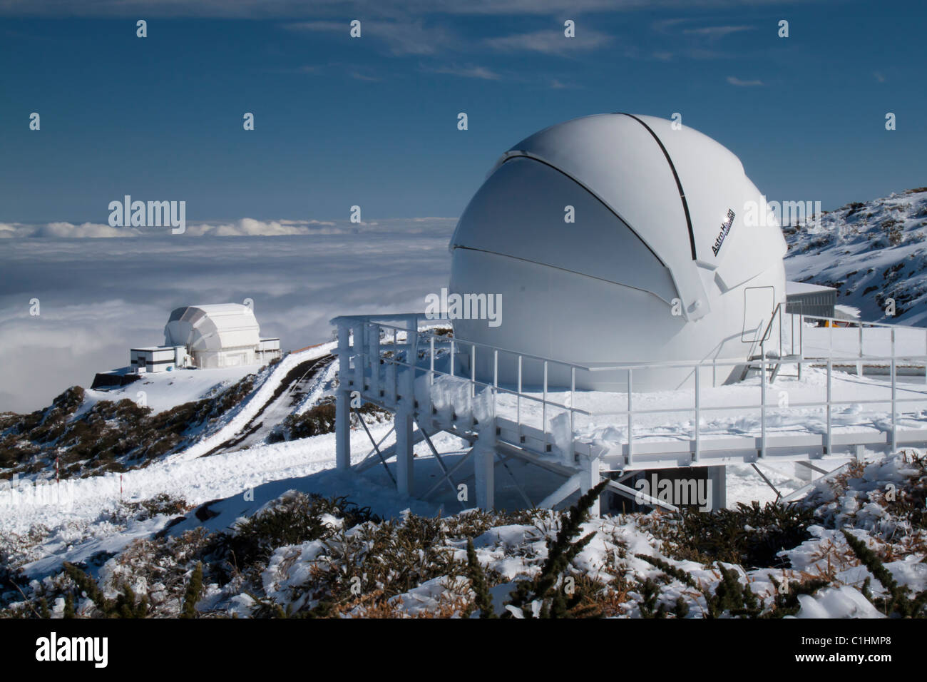 Die neu gebaute SAFT und Liverpool Teleskop sind sichtbar auf dem Roque de Los Muchachos Observatorium (La Palma, Spanien). Stockfoto