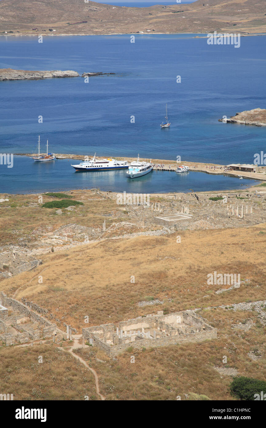 Blick auf Heiliger Hafen aus Mt Kythnos, Delos, Kykladen, Griechenland Stockfoto