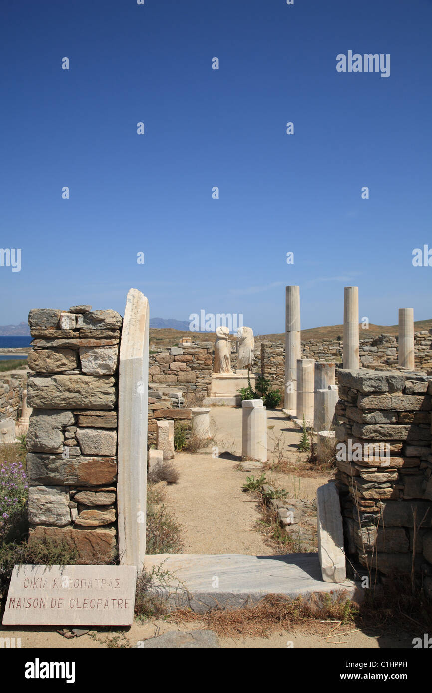 Statuen von Cleopatra und Dioscrides im Haus Cleopatra auf die Insel Delos, Kykladen, Griechenland Stockfoto