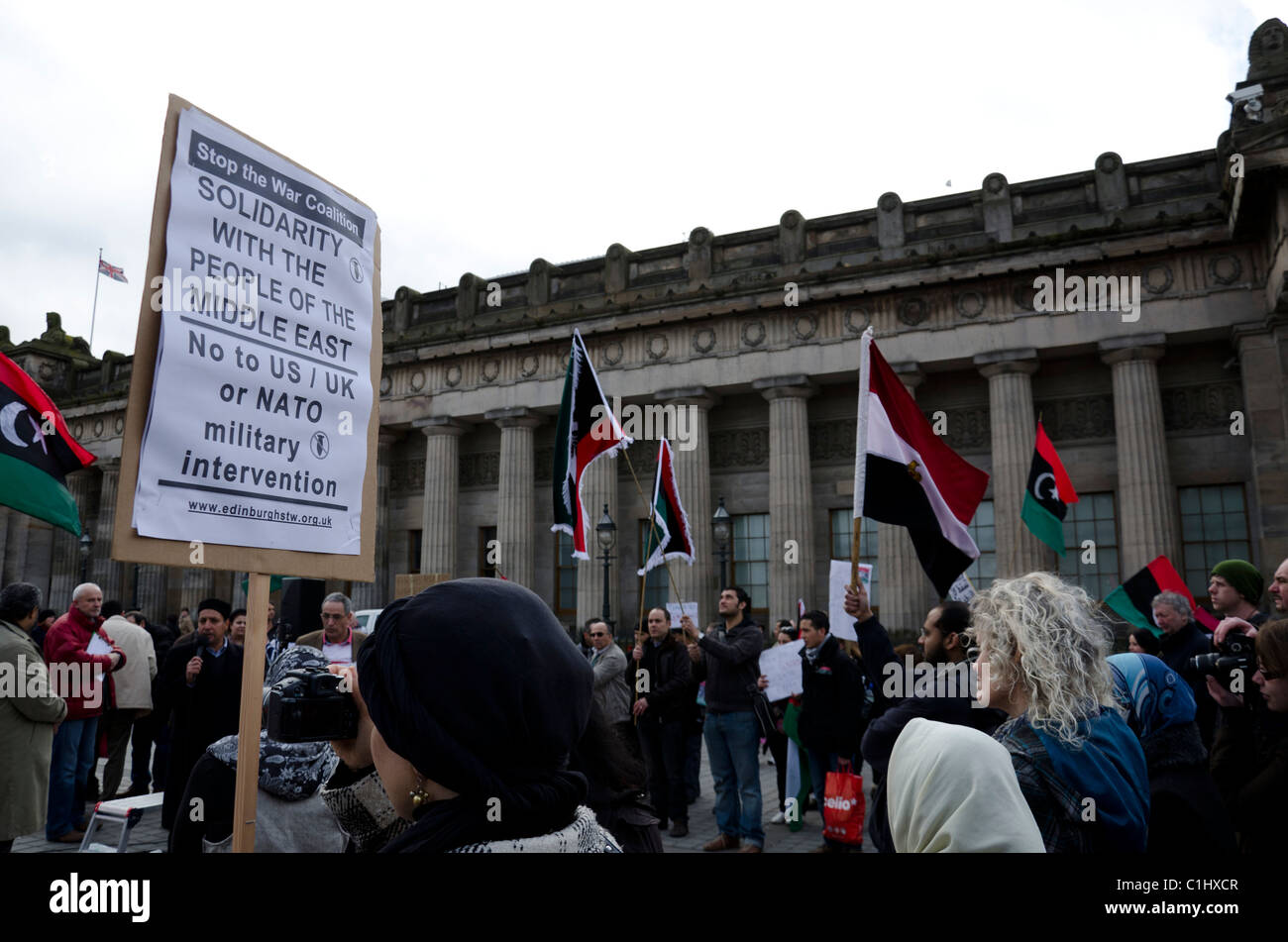 Politischer Protest zugunsten der Freiheit in Nordafrika und dem Nahen Osten, statt im Zentrum von Edinburgh, Schottland. Stockfoto