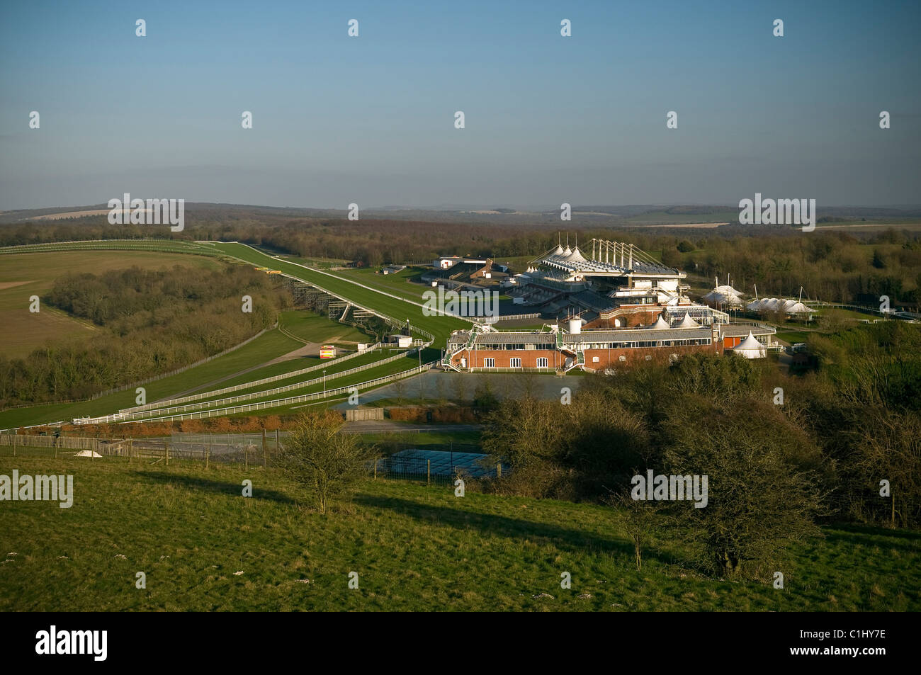 Rennstrecke Goodwood gesehen von der Trundle in der Nähe von Chichester, West Sussex, UK Stockfoto