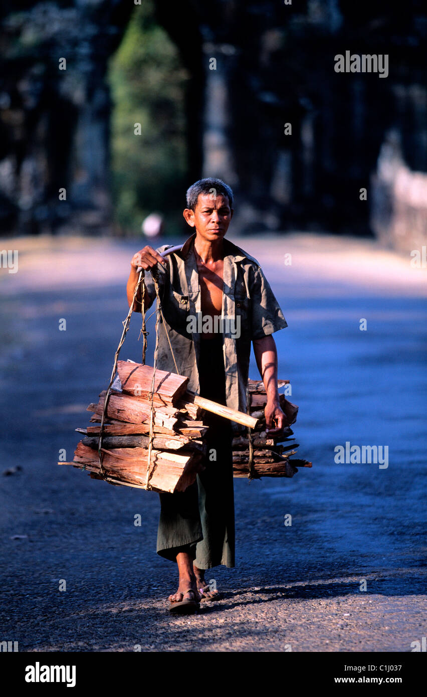 Kambodscha, Siam Reap, die Website von Angkor, Träger Stockfoto