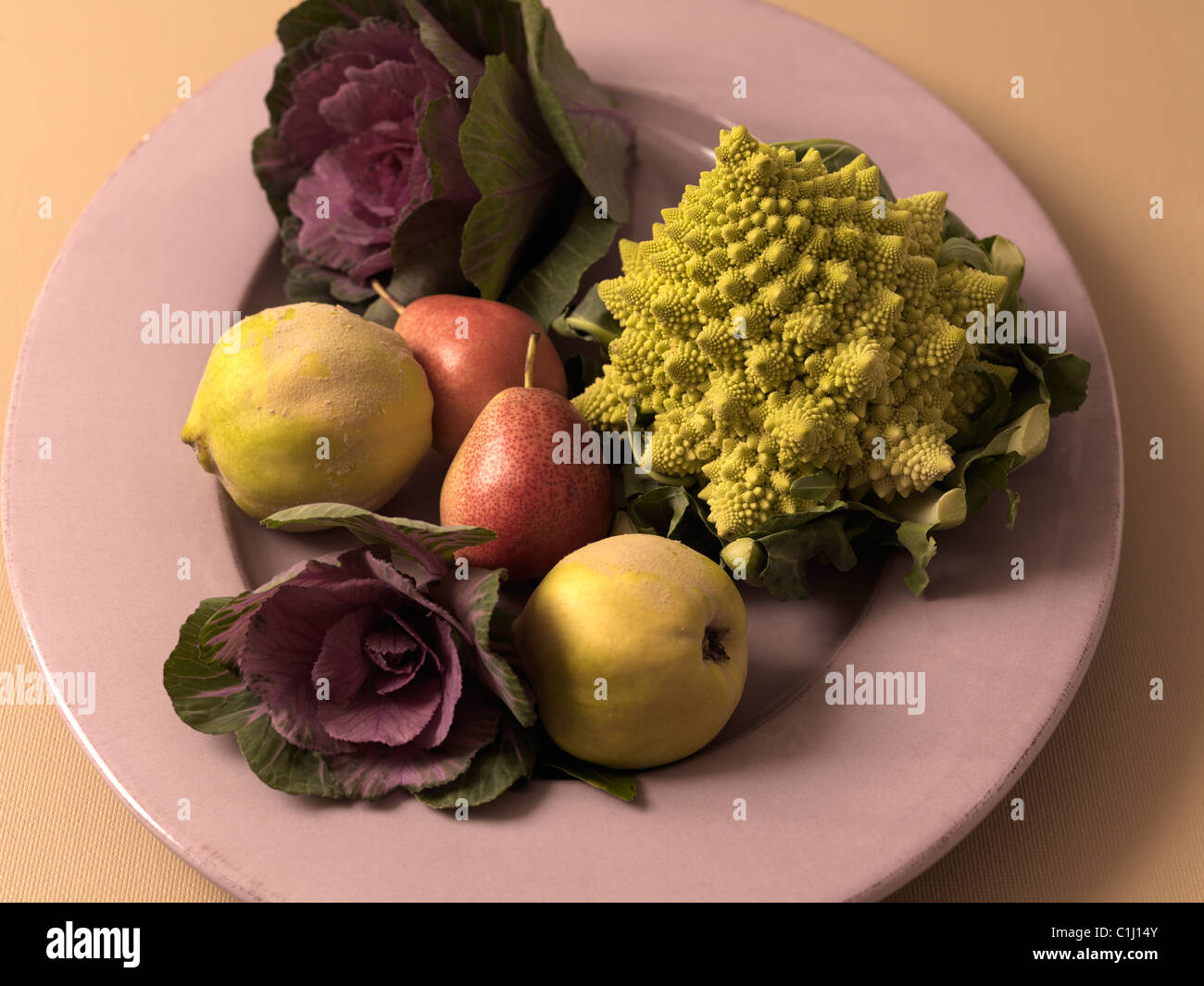 Blüte, Grünkohl, Quitten, Birnen Forelle und römischen Blumenkohl Stockfoto