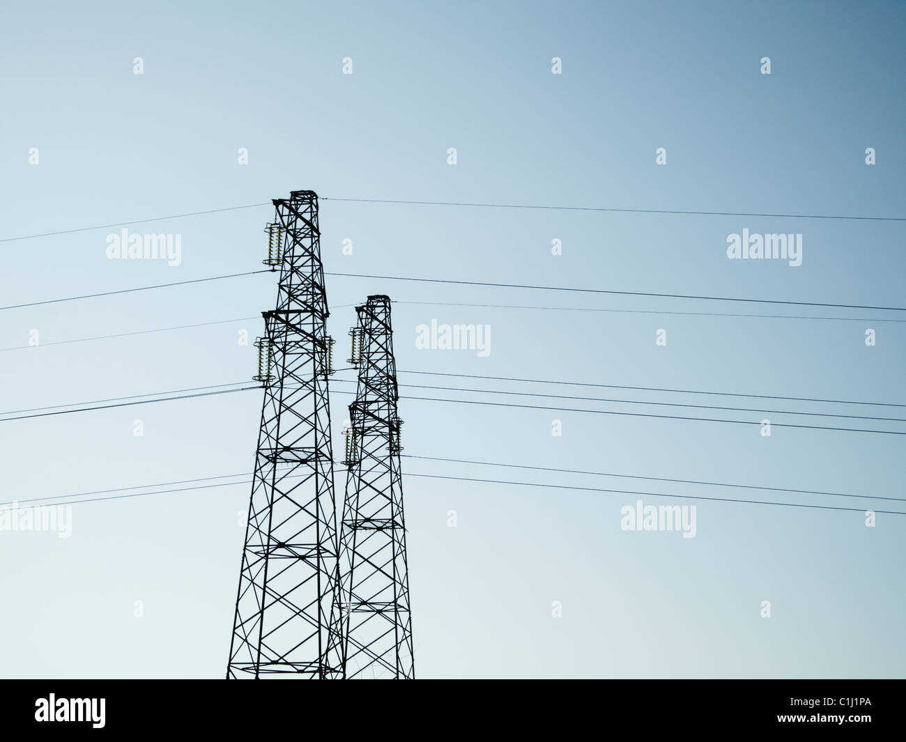 Strommasten gegen klaren Himmel Stockfoto