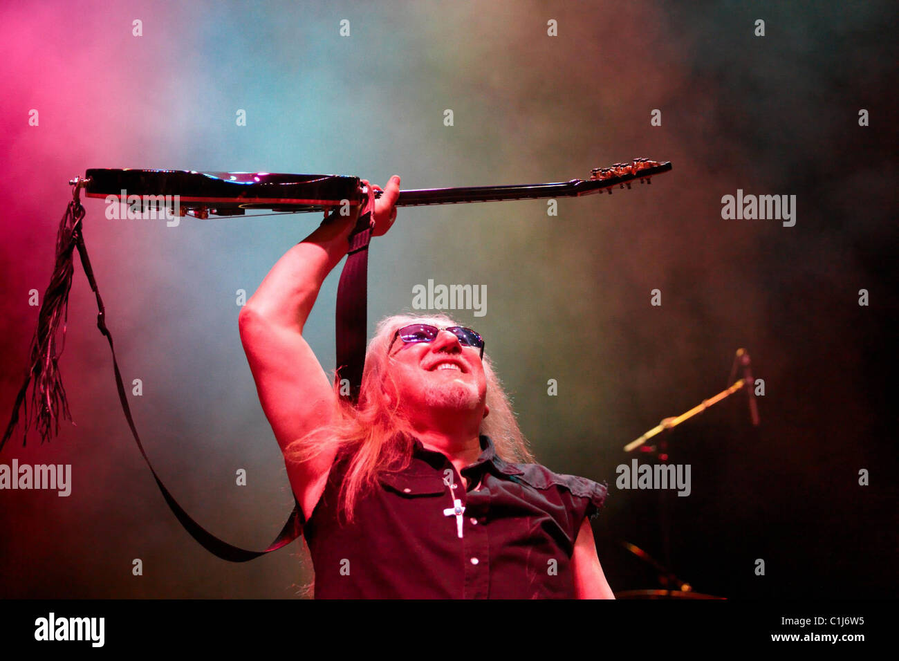 Uriah Heep Mick Box, LeadGitarrist Childline Rocks bei O2 Indigo