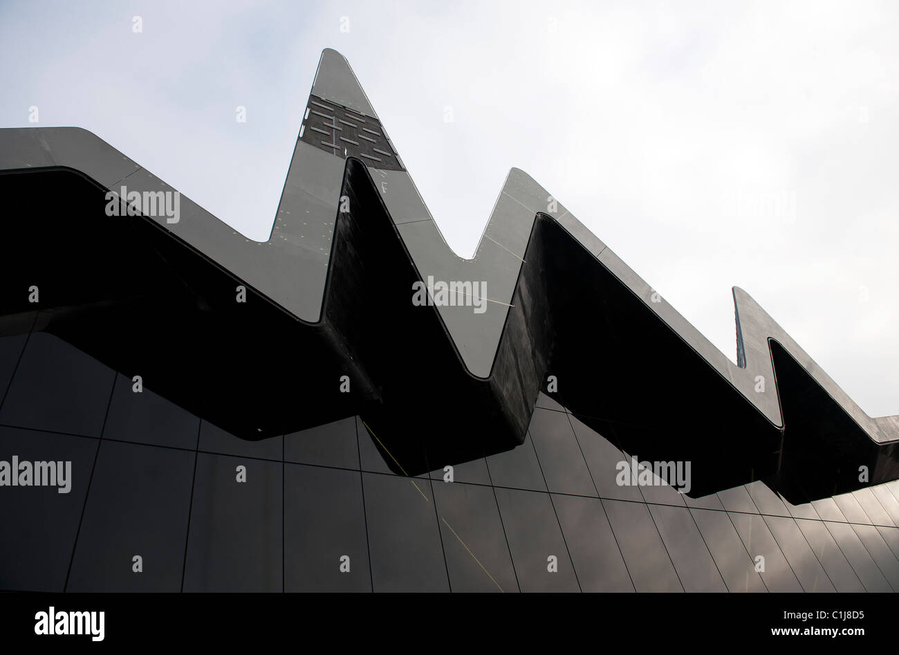Blick auf das neue Verkehrsmuseum Glasgow geruhte Architektin Zaha Hadid an den Ufern des Flusses Clyde, Glasgow, Schottland. Stockfoto