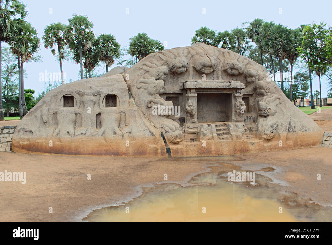 Der Tiger Cave, eine Felsen-schneiden hinduistische Tempelanlage befindet sich in der Ortschaft Saluvankuppam in der Nähe von Mahabalipuram in Tamil Nadu, Indien Stockfoto