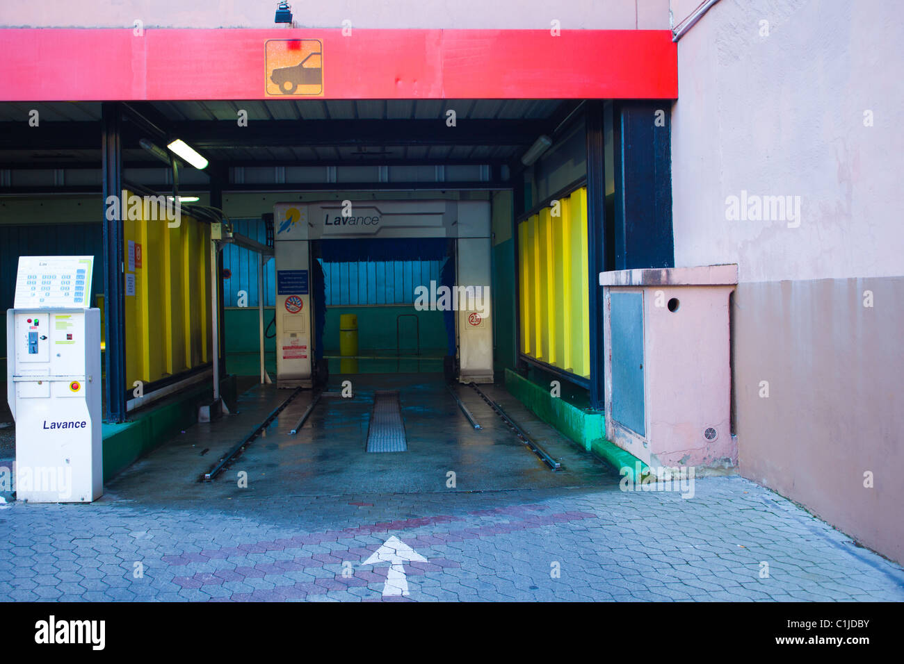 Auto-Waschanlagen-Maschine Stockfoto