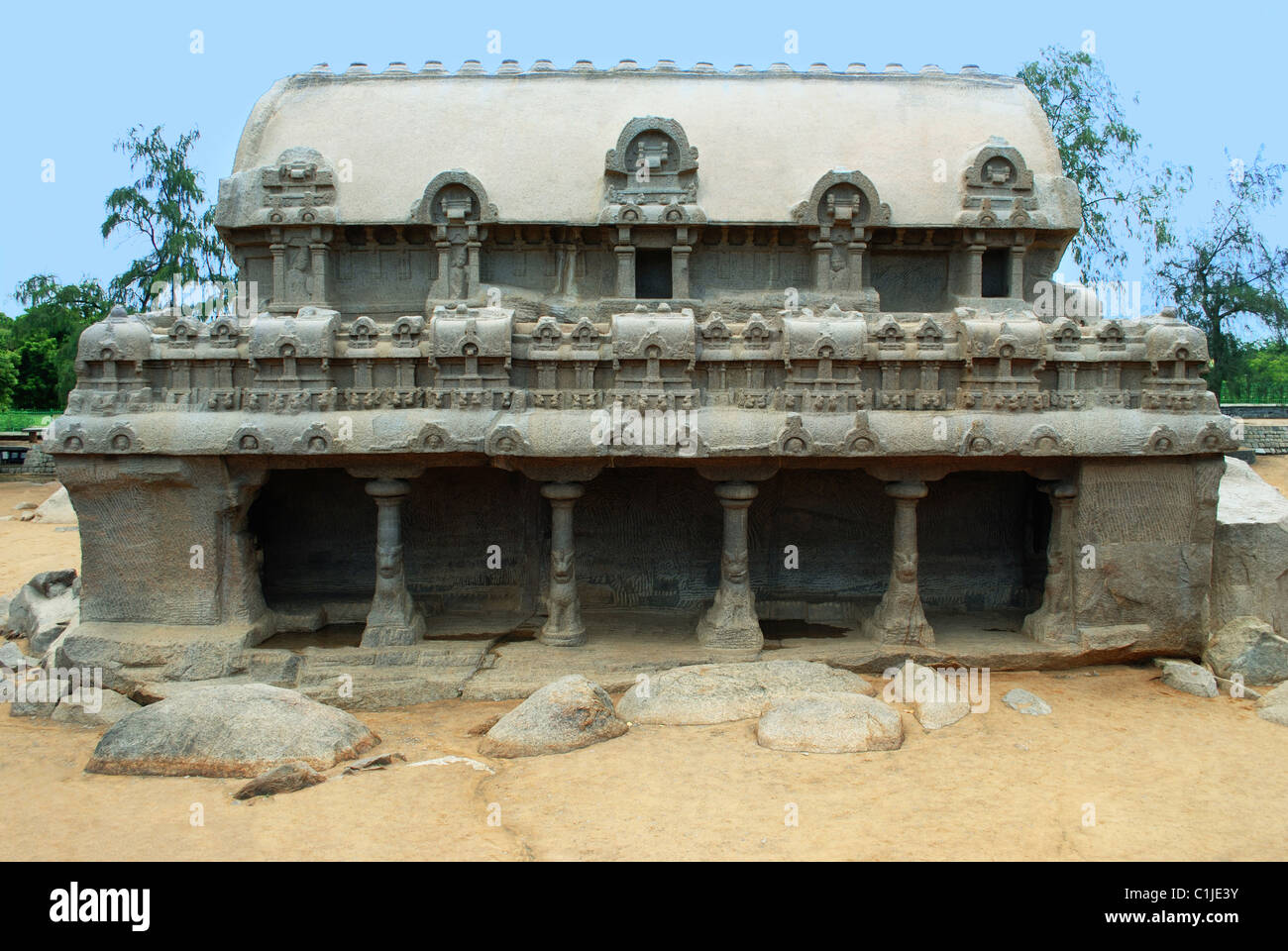 Gesamtansicht der Bhima Ratha, Mahabalipuram, Kancheepuram Bezirk, Tamil Nadu, Indien Stockfoto