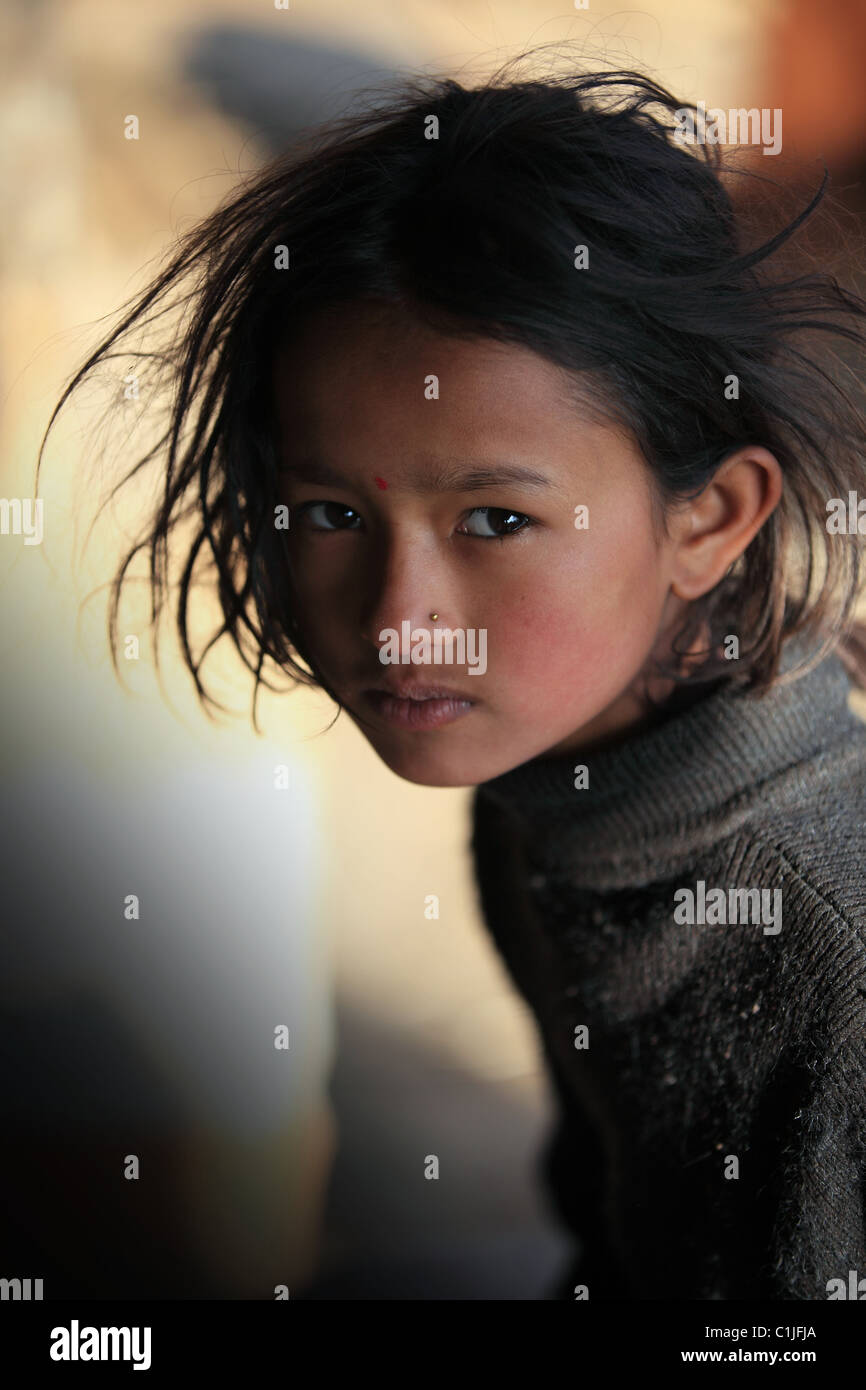 Nepalesische Mädchen in den Bergen von Nepal Stockfoto