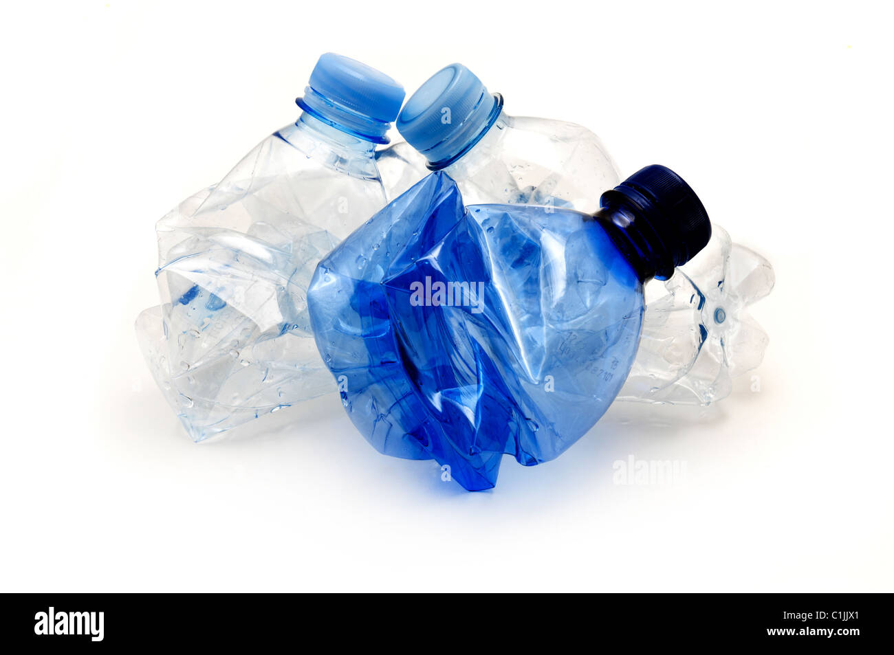 Kunststoff-Flaschen bereit für das recycling auf weißem Hintergrund Stockfoto