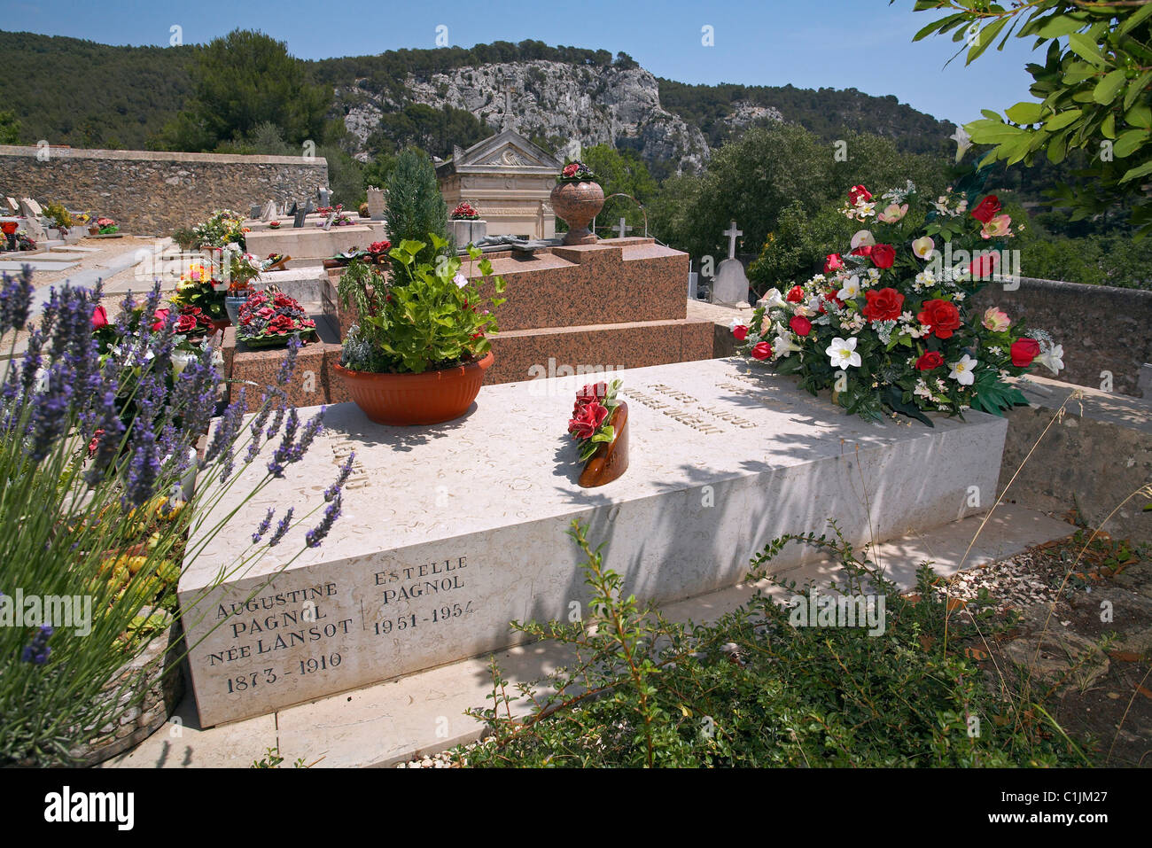 Frankreich, Bouches-du-Rhône, Provence, berühmter Schriftsteller Pagnol das Grab am La Treille in der Nähe von Aubagne Stockfoto